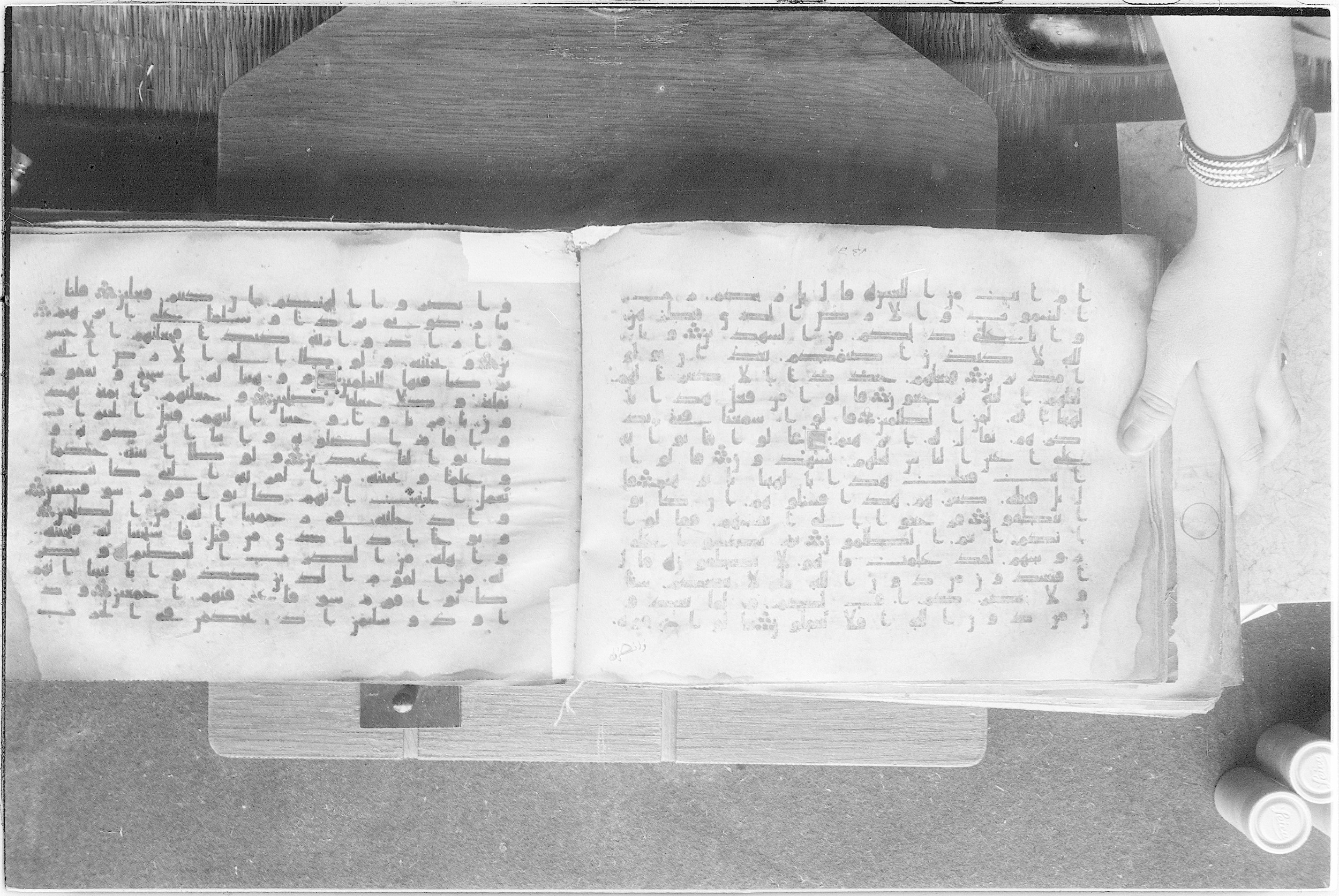 Meknes, Private library of Sherif ʿAbdarraḥmān b. Zīdān, no call number (Scan 2), in kūfī (type C.I) script, showing Surah 21:67 from 8th Century AD found in Meknes, Morocco, currently housed at Private library of Sherif ʿAbdarraḥmān b. Zīdān, Meknes (with fragments in Rabat, Kuwait, and private collections)