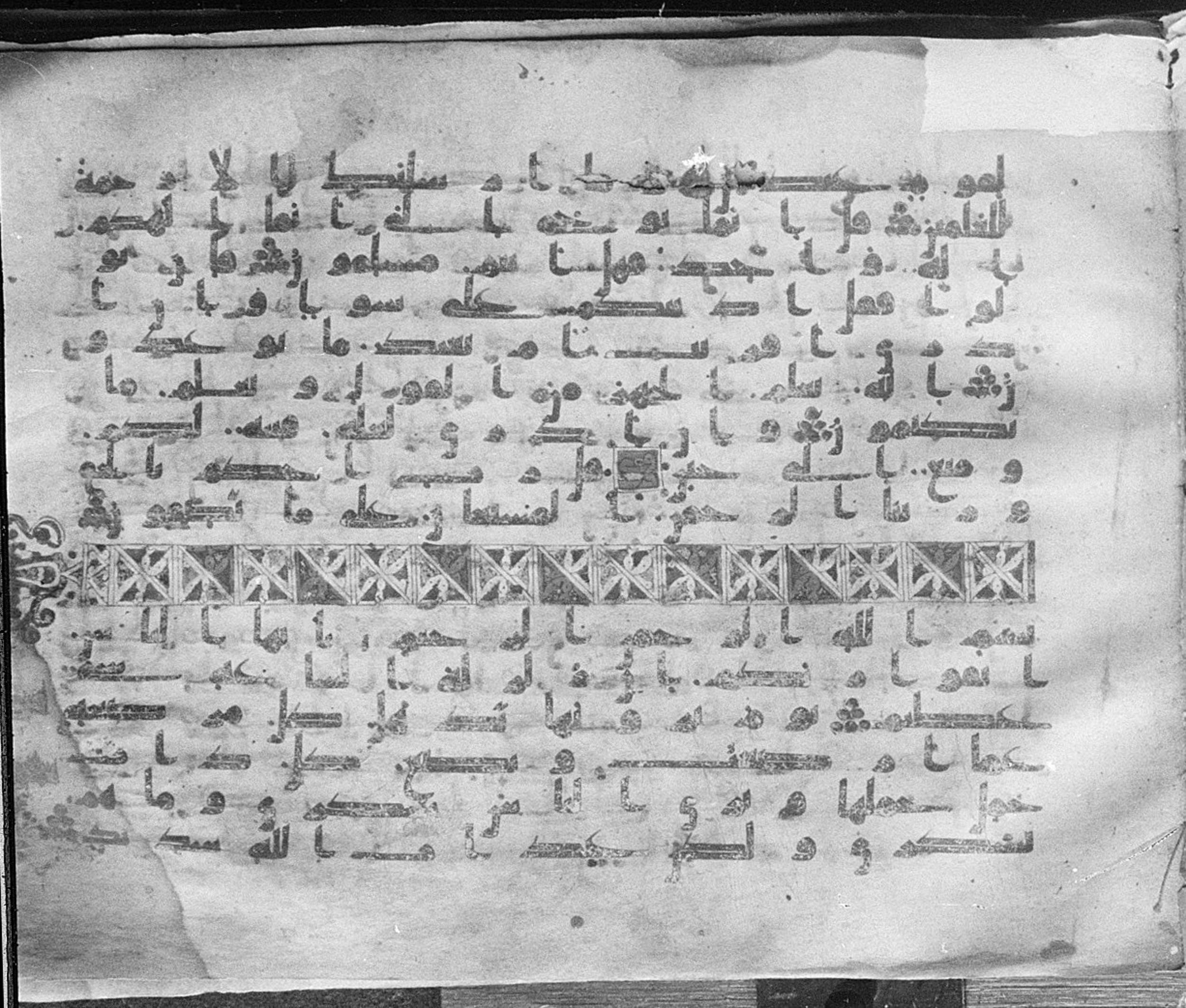 Meknes, Private library of Sherif ʿAbdarraḥmān b. Zīdān, no call number, in kūfī (type C.I) script, showing Surah 21:110 from 8th Century AD found in Meknes, Morocco, currently housed at Private library of Sherif ʿAbdarraḥmān b. Zīdān, Meknes (with fragments in Rabat, Kuwait, and private collections)