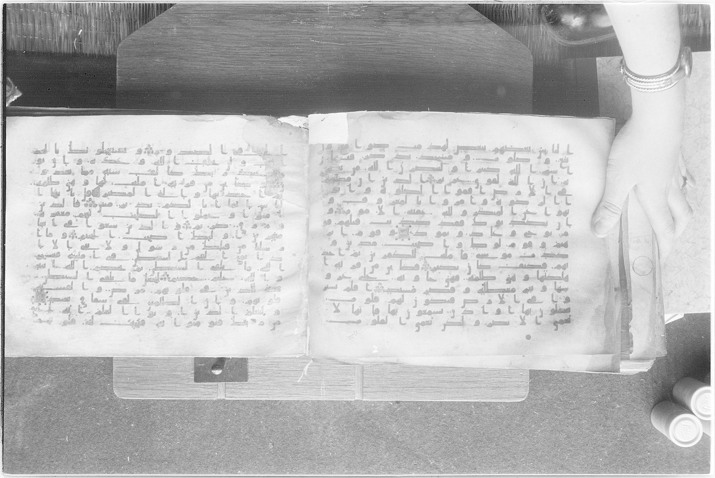 Meknes, Private library of Sherif ʿAbdarraḥmān b. Zīdān, no call number (Scan 3), in kūfī (type C.I) script, showing Surah 22:40 from 8th Century AD found in Meknes, Morocco, currently housed at Private library of Sherif ʿAbdarraḥmān b. Zīdān, Meknes (with fragments in Rabat, Kuwait, and private collections)