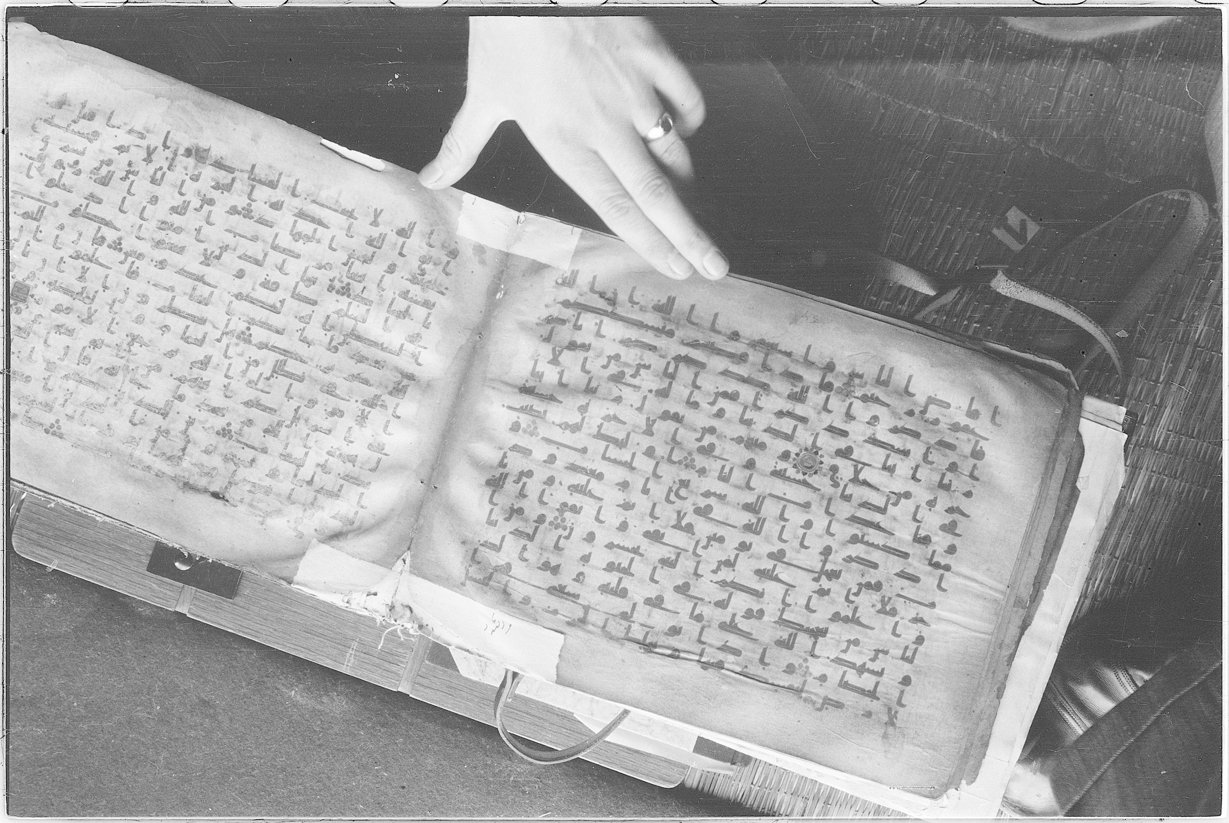 Meknes, Private library of Sherif ʿAbdarraḥmān b. Zīdān, no call number (Scan 2), in kūfī (type C.I) script, showing Surah 2:201 from 8th Century AD found in Meknes, Morocco, currently housed at Private library of Sherif ʿAbdarraḥmān b. Zīdān, Meknes (with fragments in Rabat, Kuwait, and private collections)