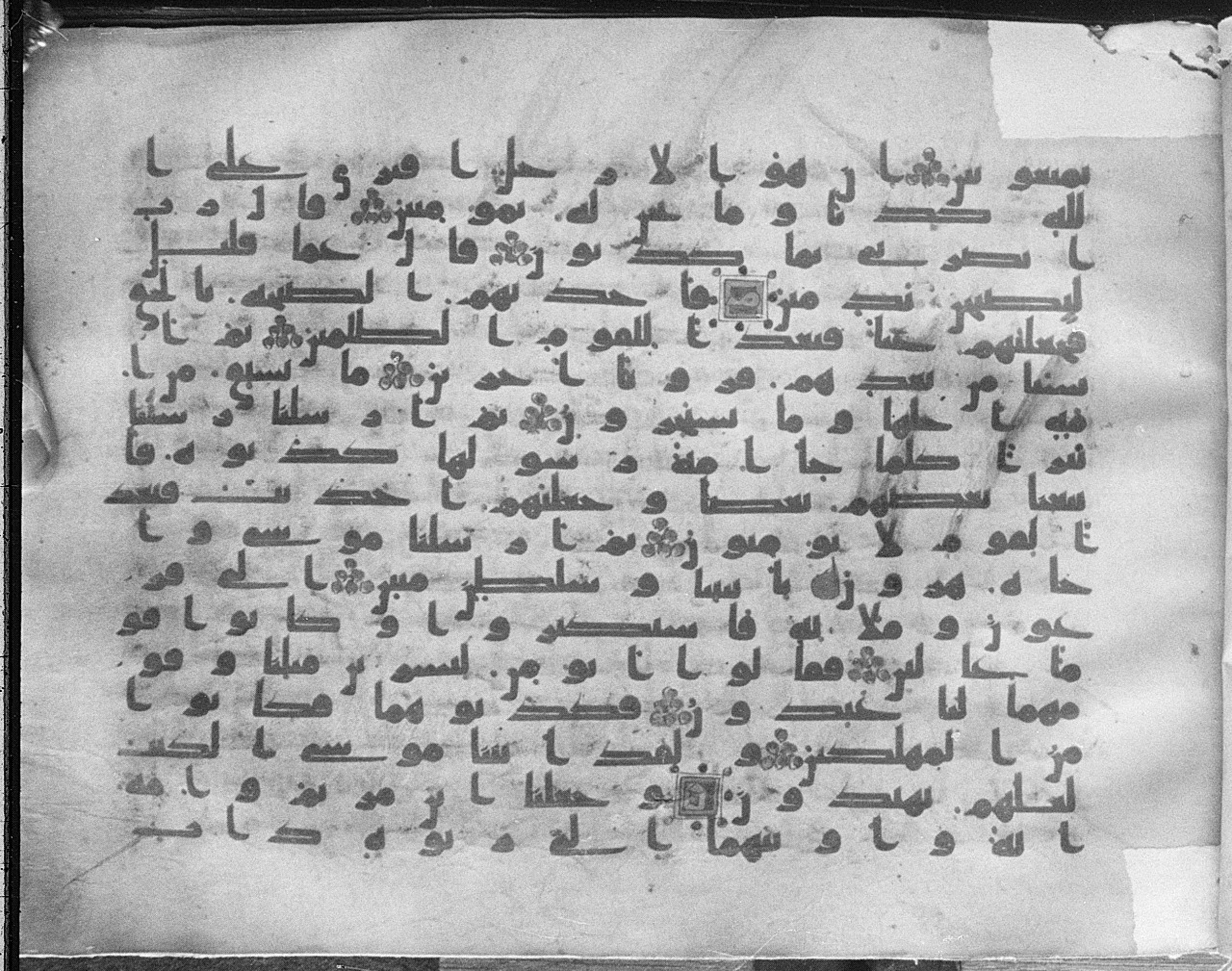 Meknes, Private library of Sherif ʿAbdarraḥmān b. Zīdān, no call number, in kūfī (type C.I) script, showing Surah 23:46 from 8th Century AD found in Meknes, Morocco, currently housed at Private library of Sherif ʿAbdarraḥmān b. Zīdān, Meknes (with fragments in Rabat, Kuwait, and private collections)