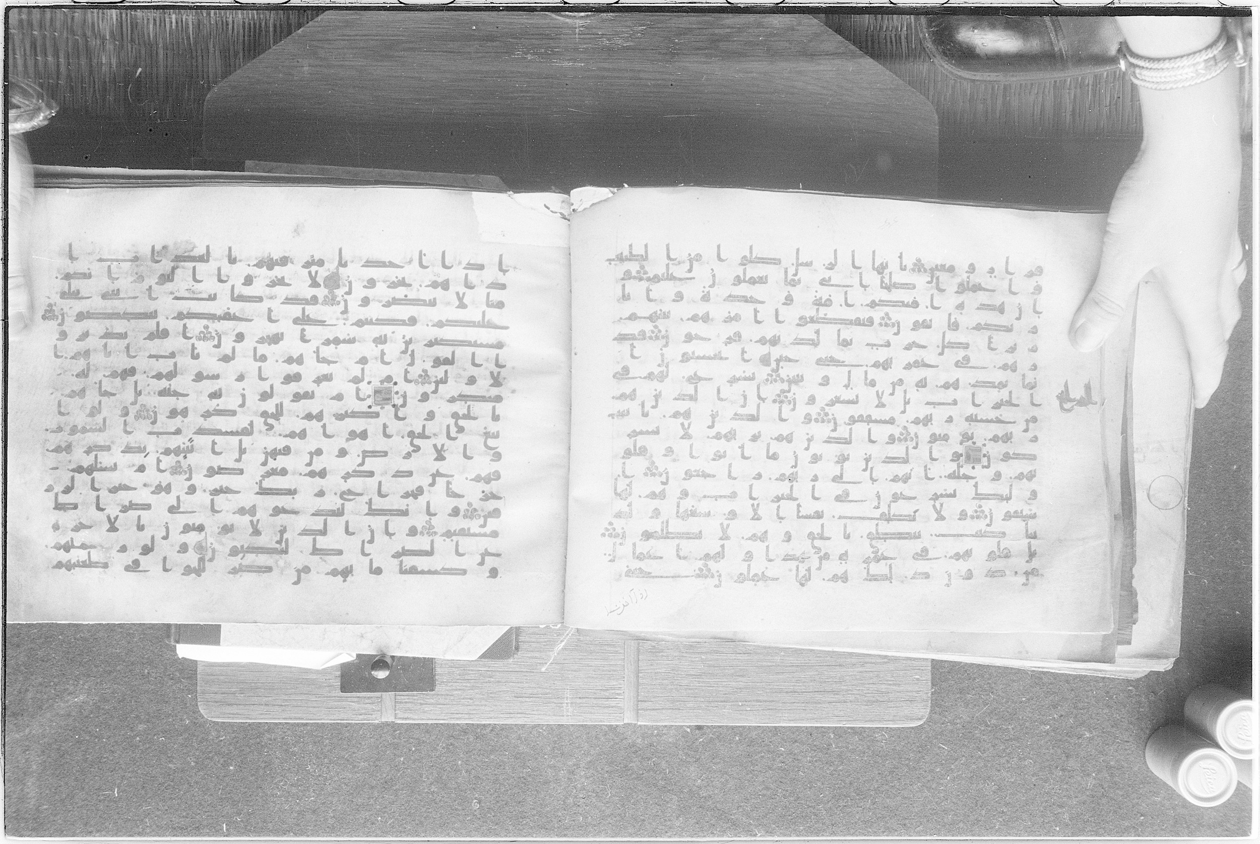 Meknes, Private library of Sherif ʿAbdarraḥmān b. Zīdān, no call number (Scan 2), in kūfī (type C.I) script, showing Surah 23:63 from 8th Century AD found in Meknes, Morocco, currently housed at Private library of Sherif ʿAbdarraḥmān b. Zīdān, Meknes (with fragments in Rabat, Kuwait, and private collections)