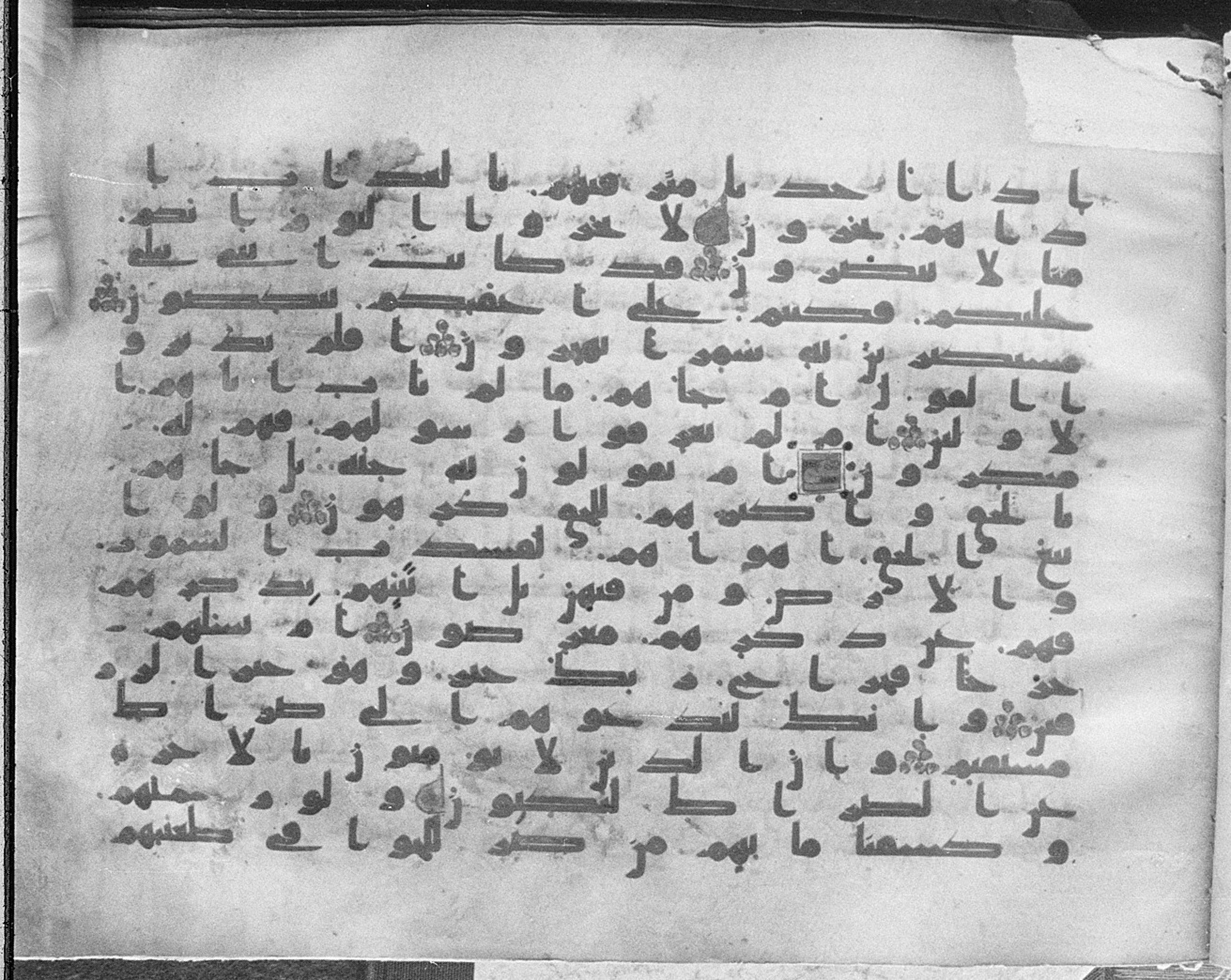 Meknes, Private library of Sherif ʿAbdarraḥmān b. Zīdān, no call number, in kūfī (type C.I) script, showing Surah 23:71 from 8th Century AD found in Meknes, Morocco, currently housed at Private library of Sherif ʿAbdarraḥmān b. Zīdān, Meknes (with fragments in Rabat, Kuwait, and private collections)
