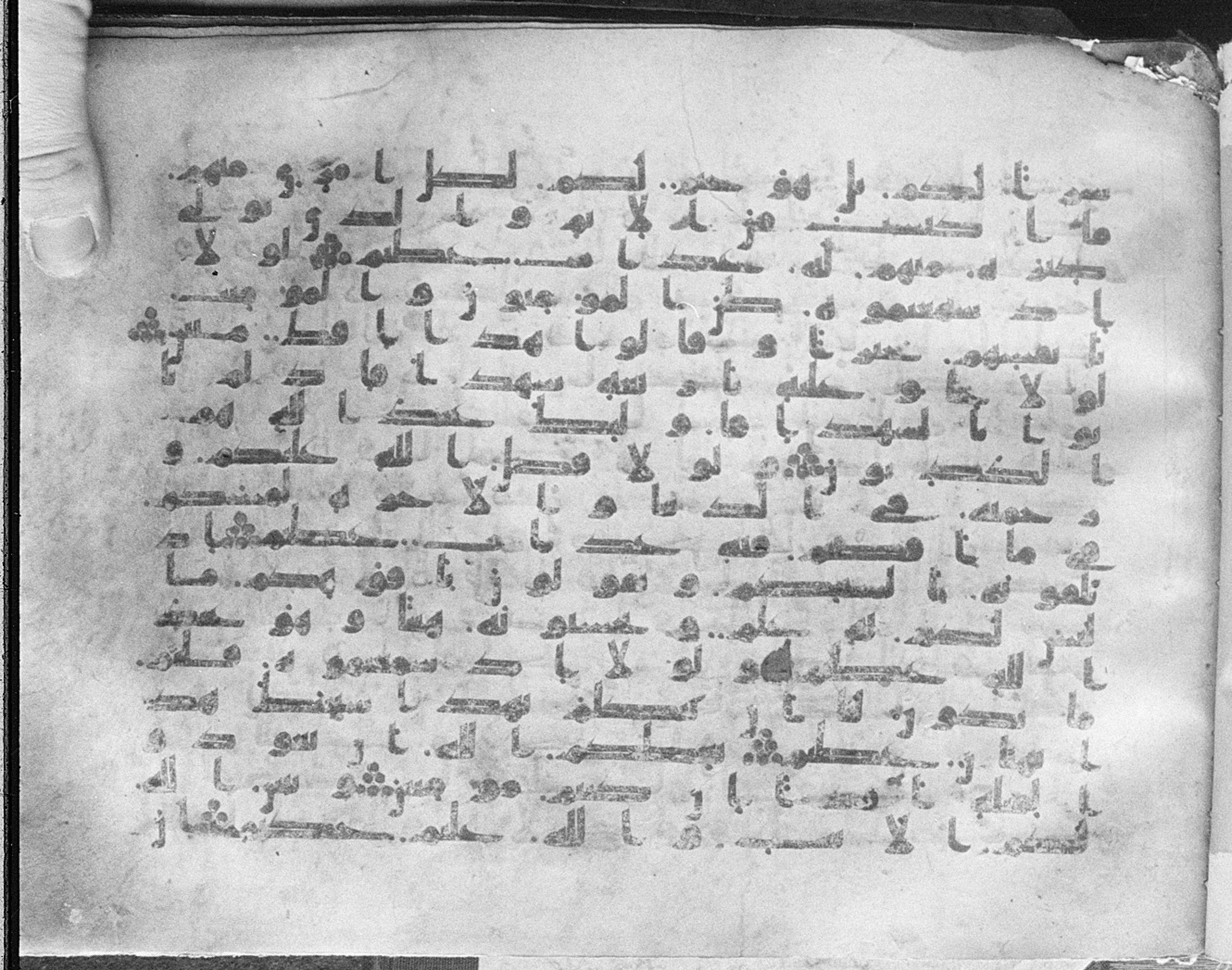 Meknes, Private library of Sherif ʿAbdarraḥmān b. Zīdān, no call number, in kūfī (type C.I) script, showing Surah 24:16 from 8th Century AD found in Meknes, Morocco, currently housed at Private library of Sherif ʿAbdarraḥmān b. Zīdān, Meknes (with fragments in Rabat, Kuwait, and private collections)