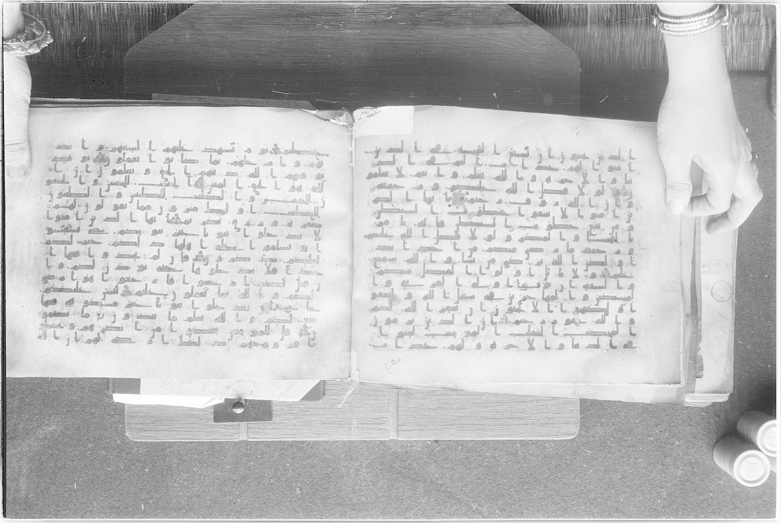 Meknes, Private library of Sherif ʿAbdarraḥmān b. Zīdān, no call number (Scan 2), in kūfī (type C.I) script, showing Surah 24:22 from 8th Century AD found in Meknes, Morocco, currently housed at Private library of Sherif ʿAbdarraḥmān b. Zīdān, Meknes (with fragments in Rabat, Kuwait, and private collections)