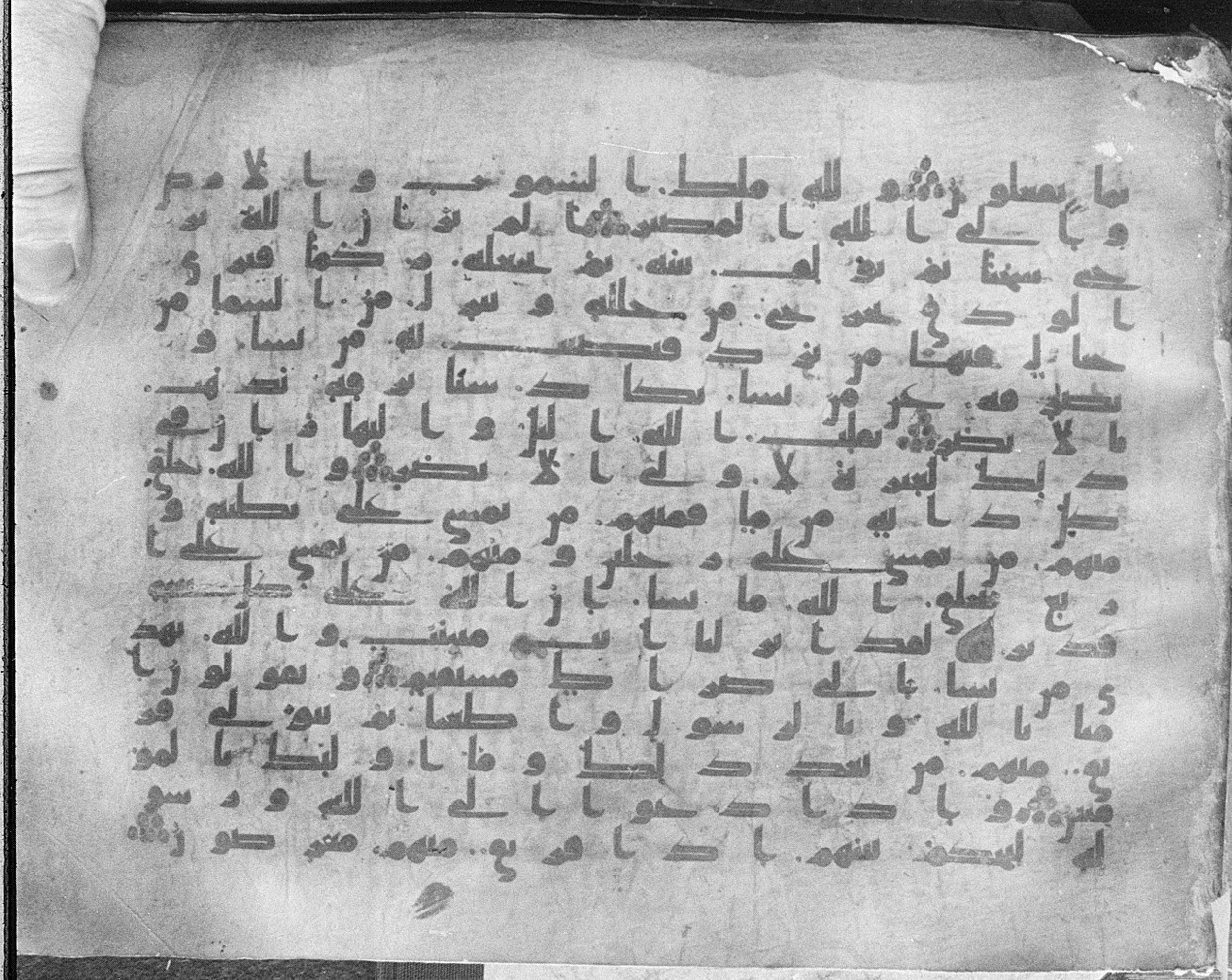 Meknes, Private library of Sherif ʿAbdarraḥmān b. Zīdān, no call number, in kūfī (type C.I) script, showing Surah 24:44 from 8th Century AD found in Meknes, Morocco, currently housed at Private library of Sherif ʿAbdarraḥmān b. Zīdān, Meknes (with fragments in Rabat, Kuwait, and private collections)