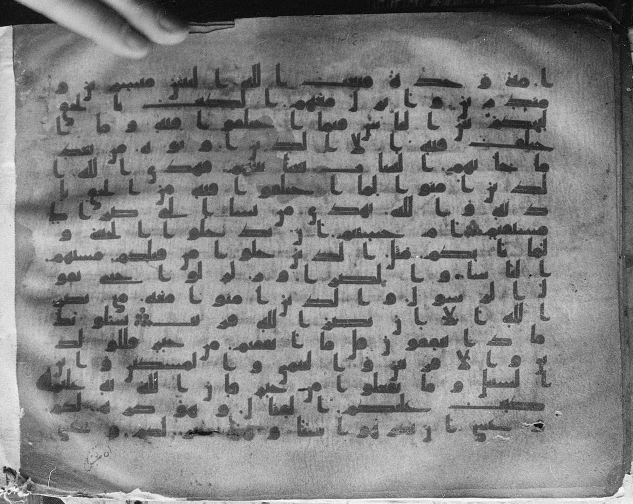 Meknes, Private library of Sherif ʿAbdarraḥmān b. Zīdān, no call number (Scan 1), in kūfī (type C.I) script, showing Surah 2:216 from 8th Century AD found in Meknes, Morocco, currently housed at Private library of Sherif ʿAbdarraḥmān b. Zīdān, Meknes (with fragments in Rabat, Kuwait, and private collections)