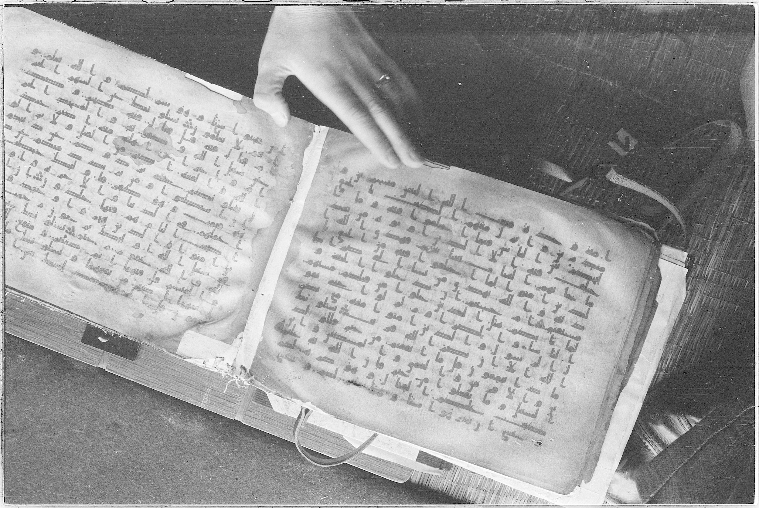 Meknes, Private library of Sherif ʿAbdarraḥmān b. Zīdān, no call number (Scan 2), in kūfī (type C.I) script, showing Surah 2:216 from 8th Century AD found in Meknes, Morocco, currently housed at Private library of Sherif ʿAbdarraḥmān b. Zīdān, Meknes (with fragments in Rabat, Kuwait, and private collections)