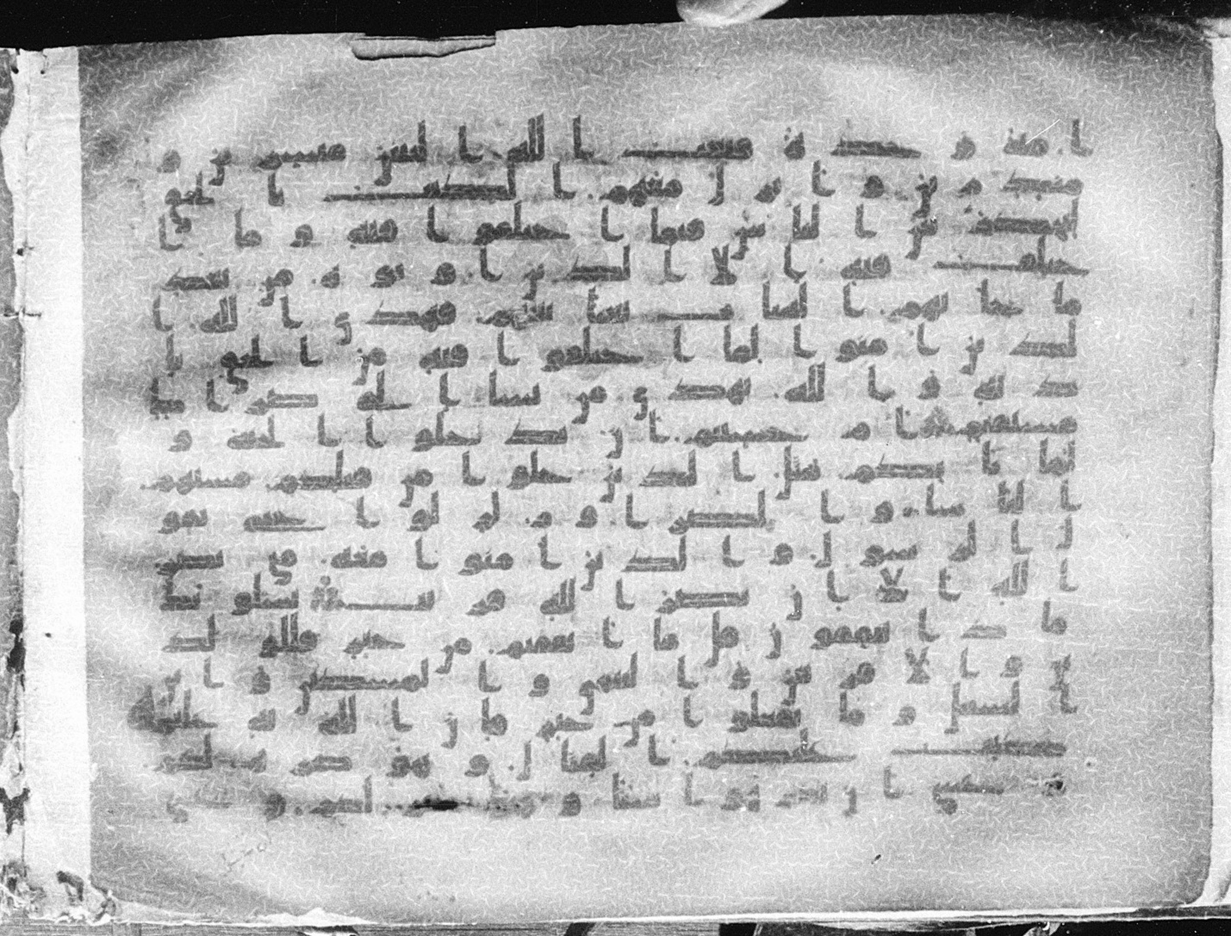 Meknes, Private library of Sherif ʿAbdarraḥmān b. Zīdān, no call number (Scan 3), in kūfī (type C.I) script, showing Surah 2:216 from 8th Century AD found in Meknes, Morocco, currently housed at Private library of Sherif ʿAbdarraḥmān b. Zīdān, Meknes (with fragments in Rabat, Kuwait, and private collections)