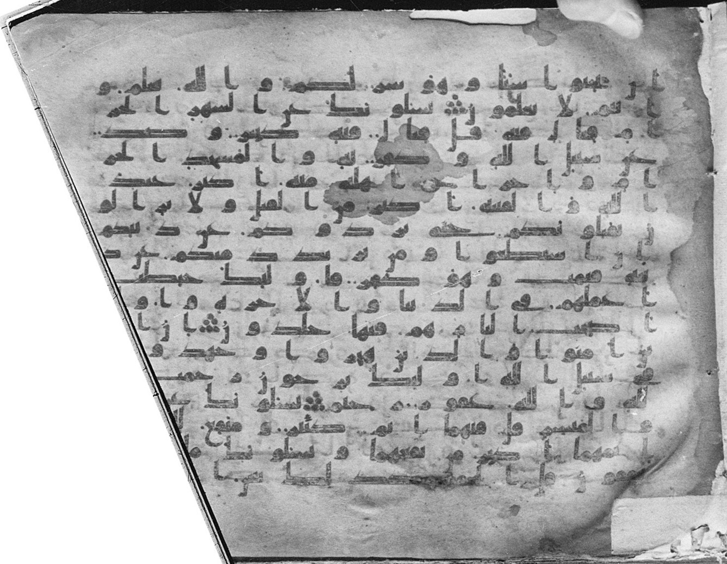 Meknes, Private library of Sherif ʿAbdarraḥmān b. Zīdān, no call number (Scan 2), in kūfī (type C.I) script, showing Surah 2:217 from 8th Century AD found in Meknes, Morocco, currently housed at Private library of Sherif ʿAbdarraḥmān b. Zīdān, Meknes (with fragments in Rabat, Kuwait, and private collections)