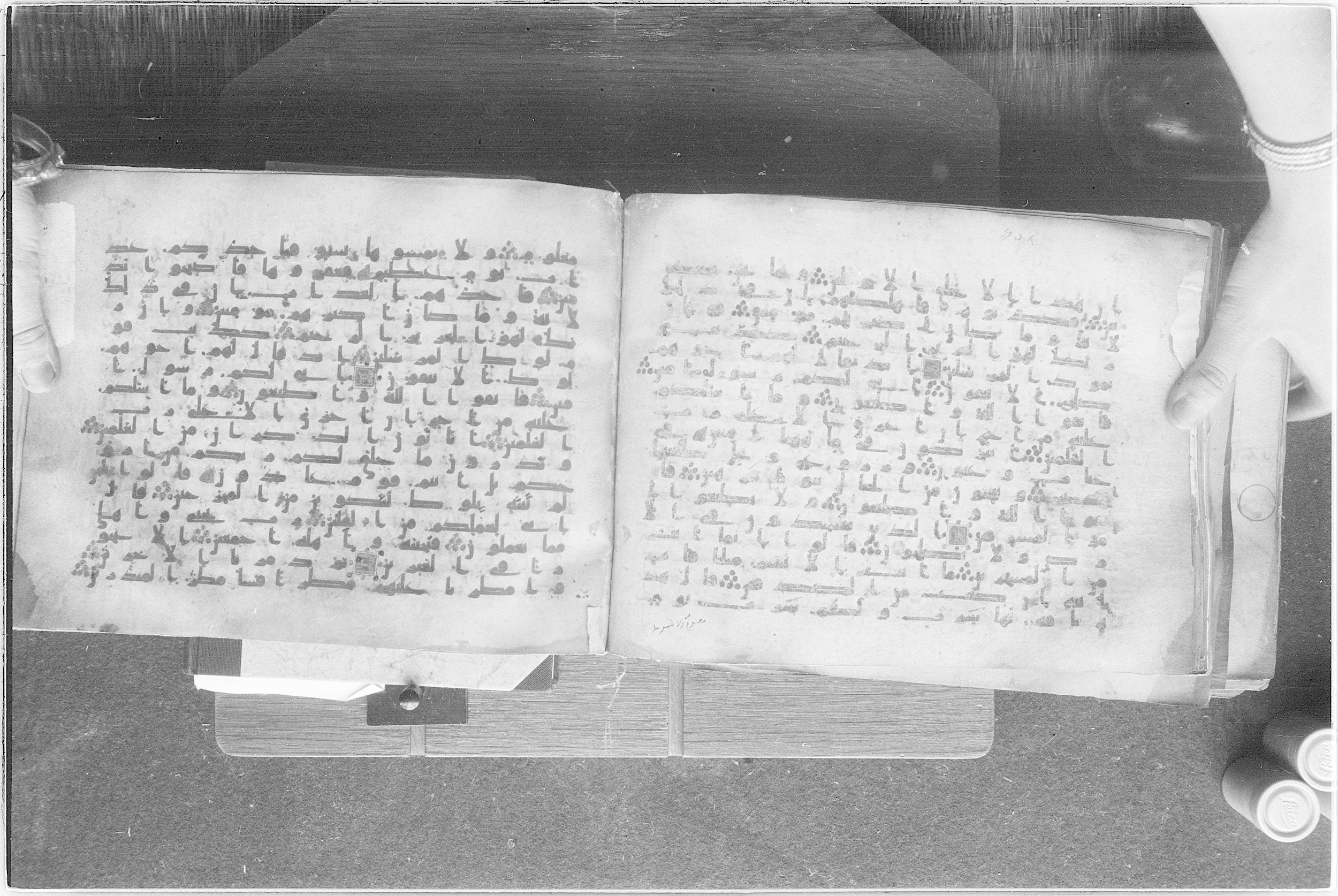Meknes, Private library of Sherif ʿAbdarraḥmān b. Zīdān, no call number (Scan 2), in kūfī (type C.I) script, showing Surah 26:151 from 8th Century AD found in Meknes, Morocco, currently housed at Private library of Sherif ʿAbdarraḥmān b. Zīdān, Meknes (with fragments in Rabat, Kuwait, and private collections)