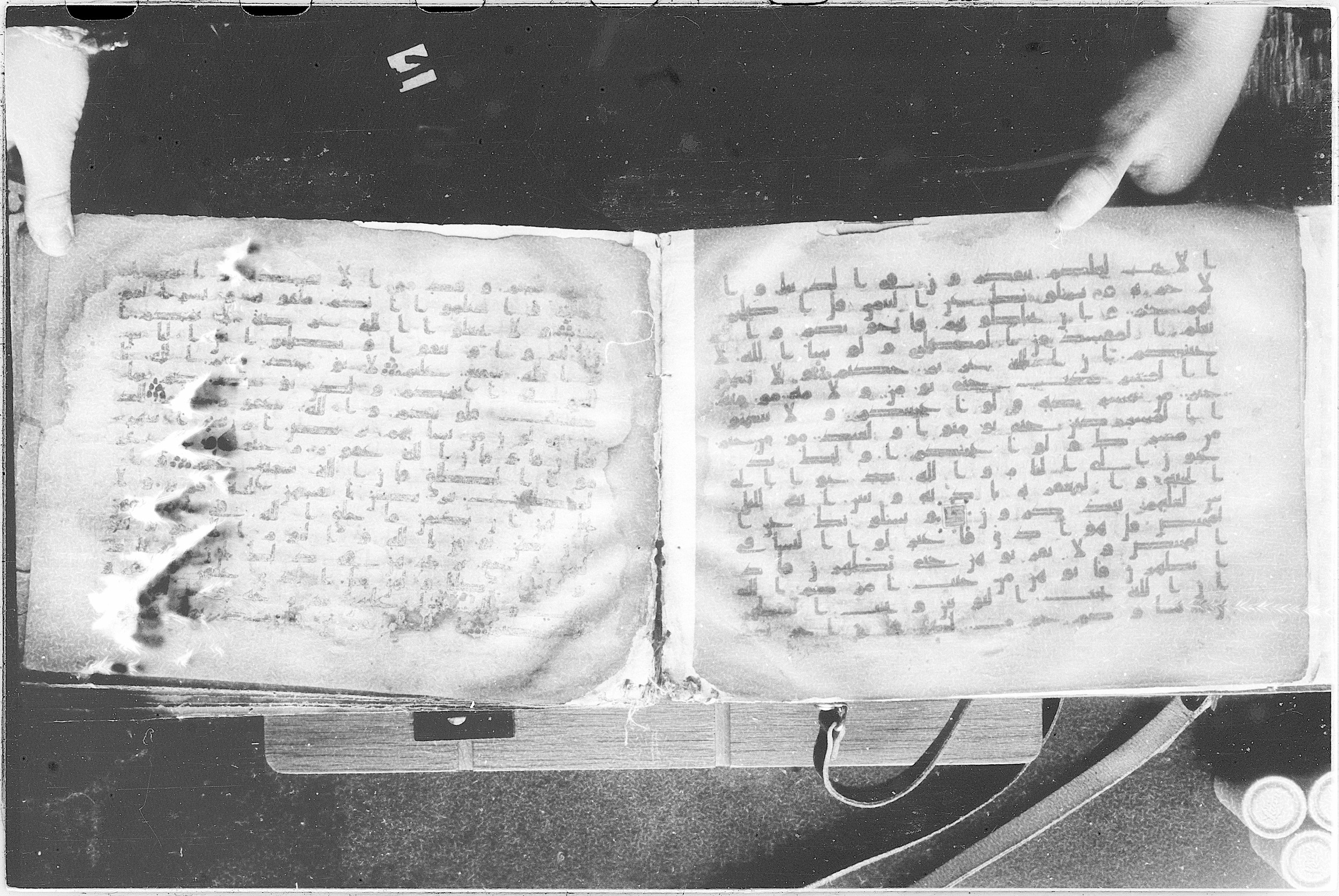 Meknes, Private library of Sherif ʿAbdarraḥmān b. Zīdān, no call number (Scan 4), in kūfī (type C.I) script, showing Surah 2:220 from 8th Century AD found in Meknes, Morocco, currently housed at Private library of Sherif ʿAbdarraḥmān b. Zīdān, Meknes (with fragments in Rabat, Kuwait, and private collections)
