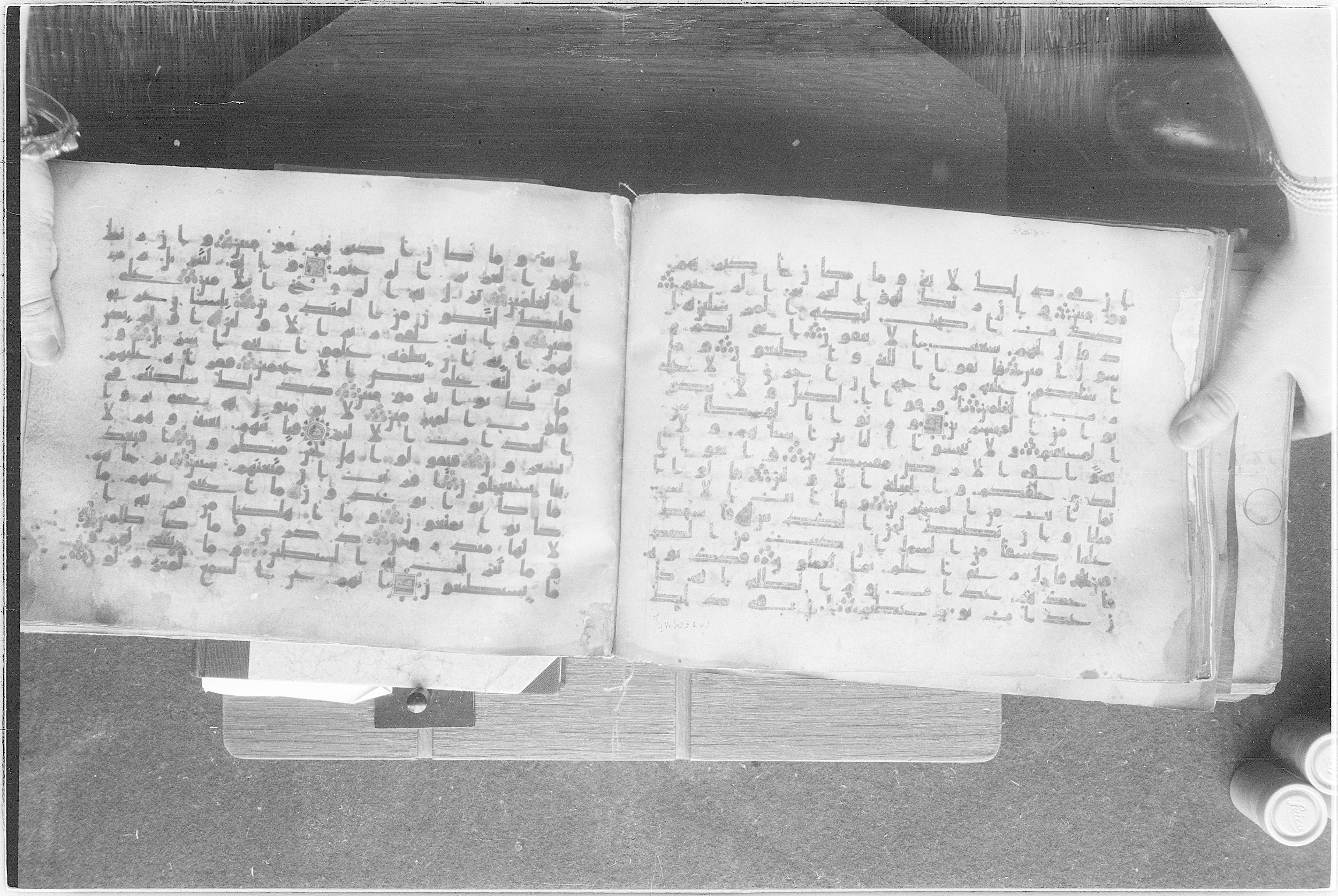 Meknes, Private library of Sherif ʿAbdarraḥmān b. Zīdān, no call number (Scan 2), in kūfī (type C.I) script, showing Surah 26:175 from 8th Century AD found in Meknes, Morocco, currently housed at Private library of Sherif ʿAbdarraḥmān b. Zīdān, Meknes (with fragments in Rabat, Kuwait, and private collections)