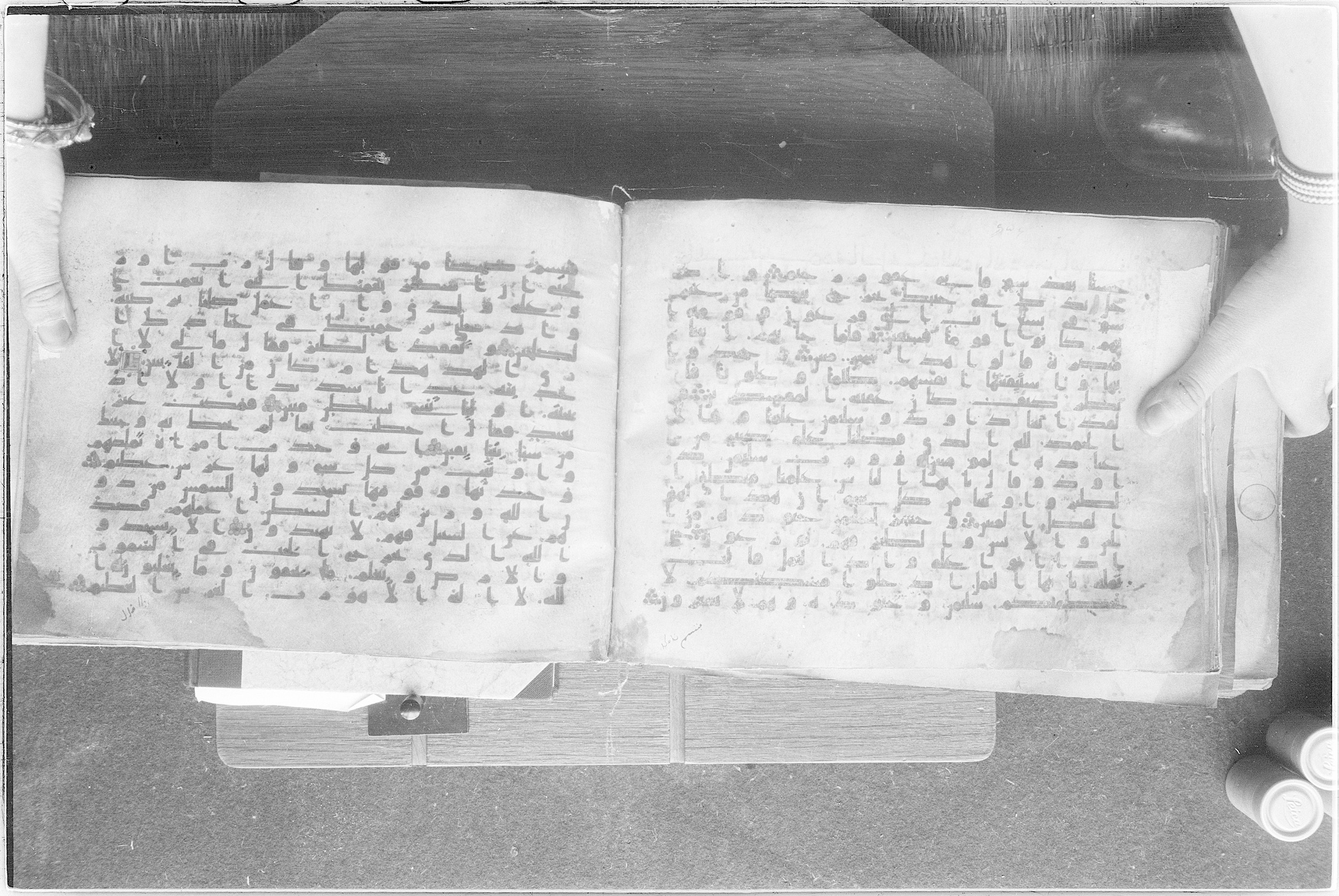 Meknes, Private library of Sherif ʿAbdarraḥmān b. Zīdān, no call number (Scan 2), in kūfī (type C.I) script, showing Surah 27:13 from 8th Century AD found in Meknes, Morocco, currently housed at Private library of Sherif ʿAbdarraḥmān b. Zīdān, Meknes (with fragments in Rabat, Kuwait, and private collections)