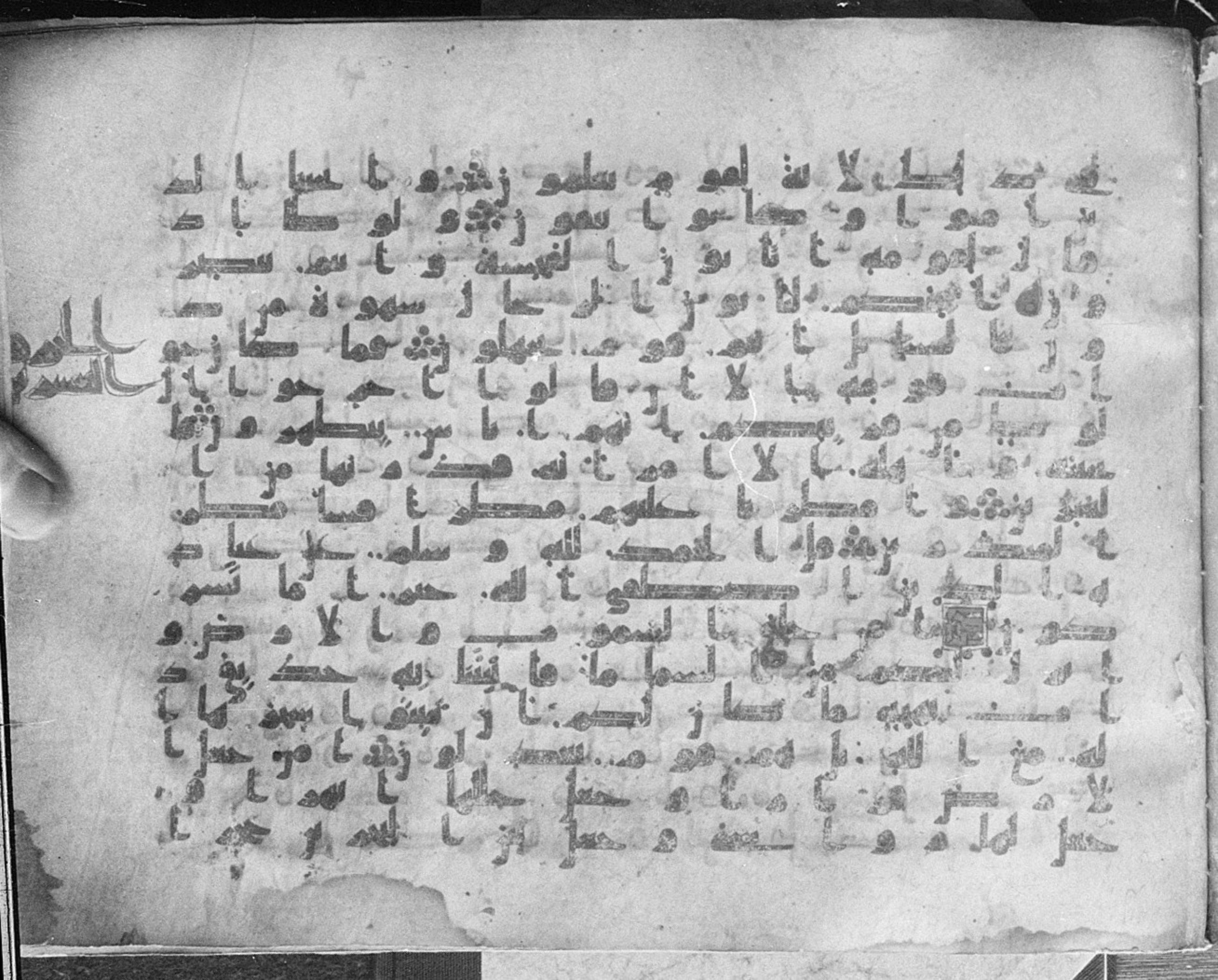 Meknes, Private library of Sherif ʿAbdarraḥmān b. Zīdān, no call number (Scan 3), in kūfī (type C.I) script, showing Surah 27:52 from 8th Century AD found in Meknes, Morocco, currently housed at Private library of Sherif ʿAbdarraḥmān b. Zīdān, Meknes (with fragments in Rabat, Kuwait, and private collections)