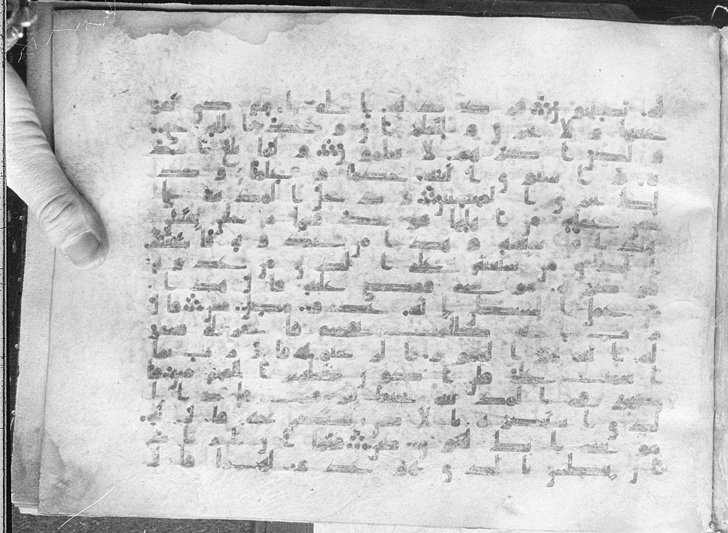 Meknes, Private library of Sherif ʿAbdarraḥmān b. Zīdān, no call number, in kūfī (type C.I) script, showing Surah 28:16 from 8th Century AD found in Meknes, Morocco, currently housed at Private library of Sherif ʿAbdarraḥmān b. Zīdān, Meknes (with fragments in Rabat, Kuwait, and private collections)