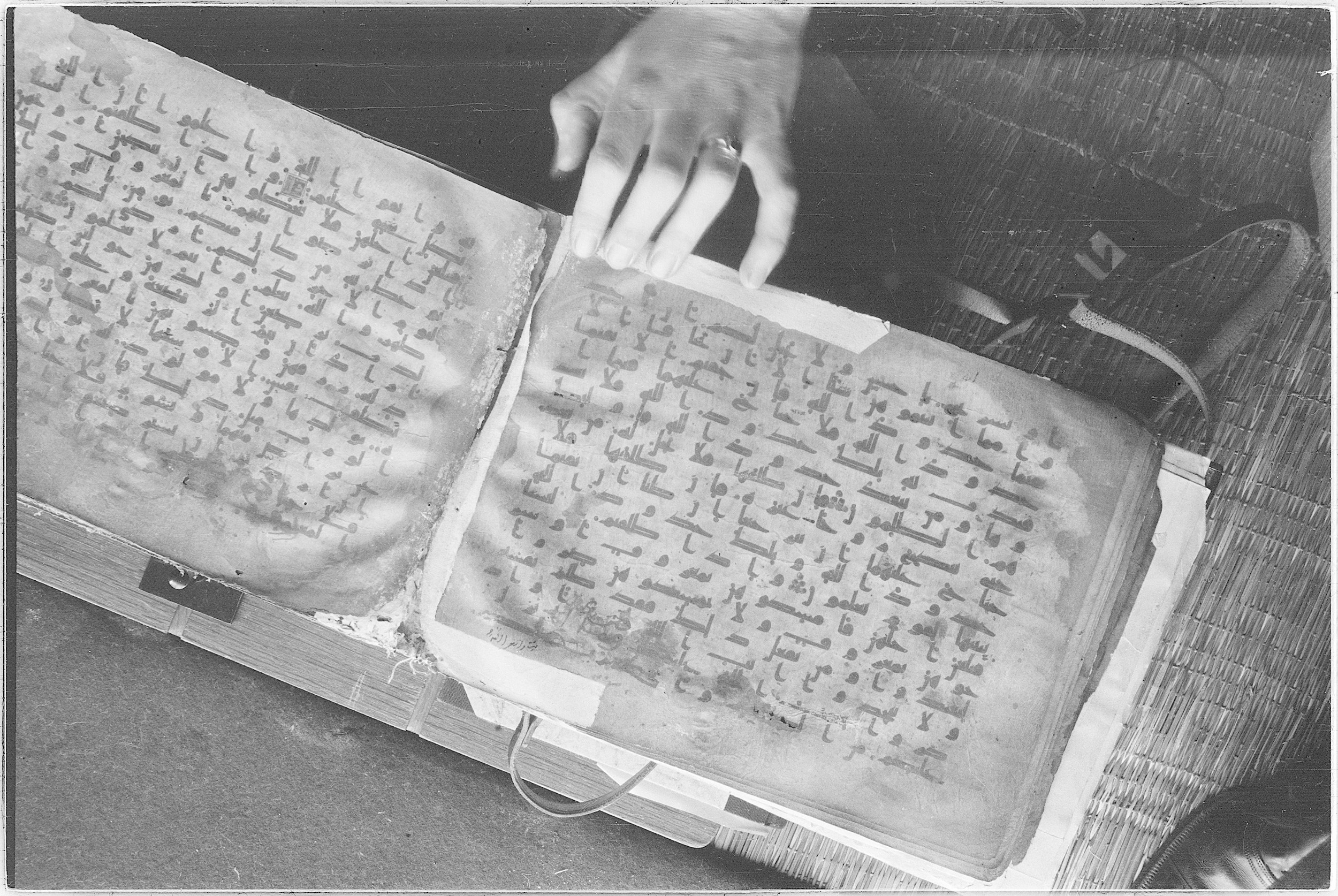 Meknes, Private library of Sherif ʿAbdarraḥmān b. Zīdān, no call number (Scan 2), in kūfī (type C.I) script, showing Surah 2:231 from 8th Century AD found in Meknes, Morocco, currently housed at Private library of Sherif ʿAbdarraḥmān b. Zīdān, Meknes (with fragments in Rabat, Kuwait, and private collections)