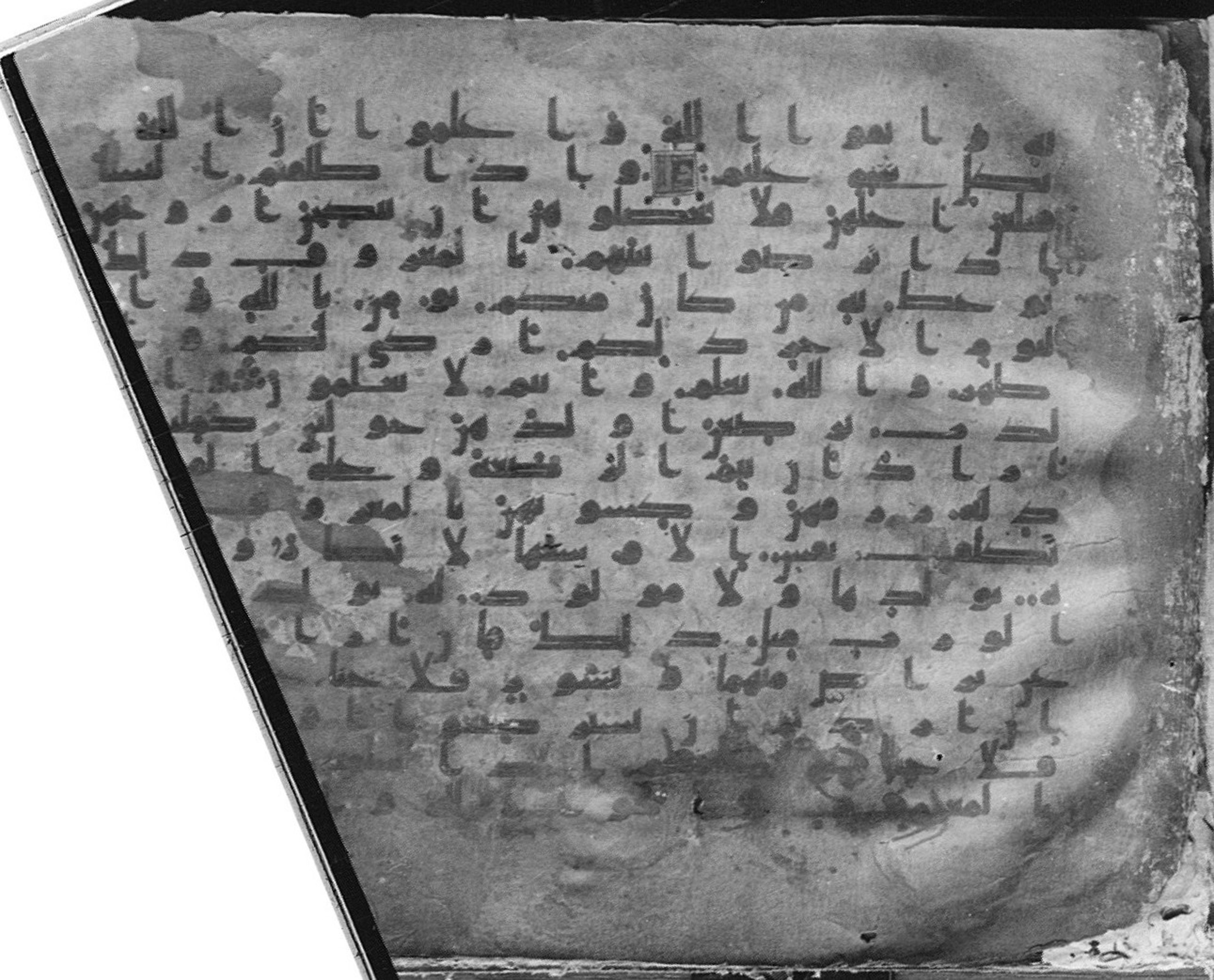 Meknes, Private library of Sherif ʿAbdarraḥmān b. Zīdān, no call number (Scan 2), in kūfī (type C.I) script, showing Surah 2:232 from 8th Century AD found in Meknes, Morocco, currently housed at Private library of Sherif ʿAbdarraḥmān b. Zīdān, Meknes (with fragments in Rabat, Kuwait, and private collections)