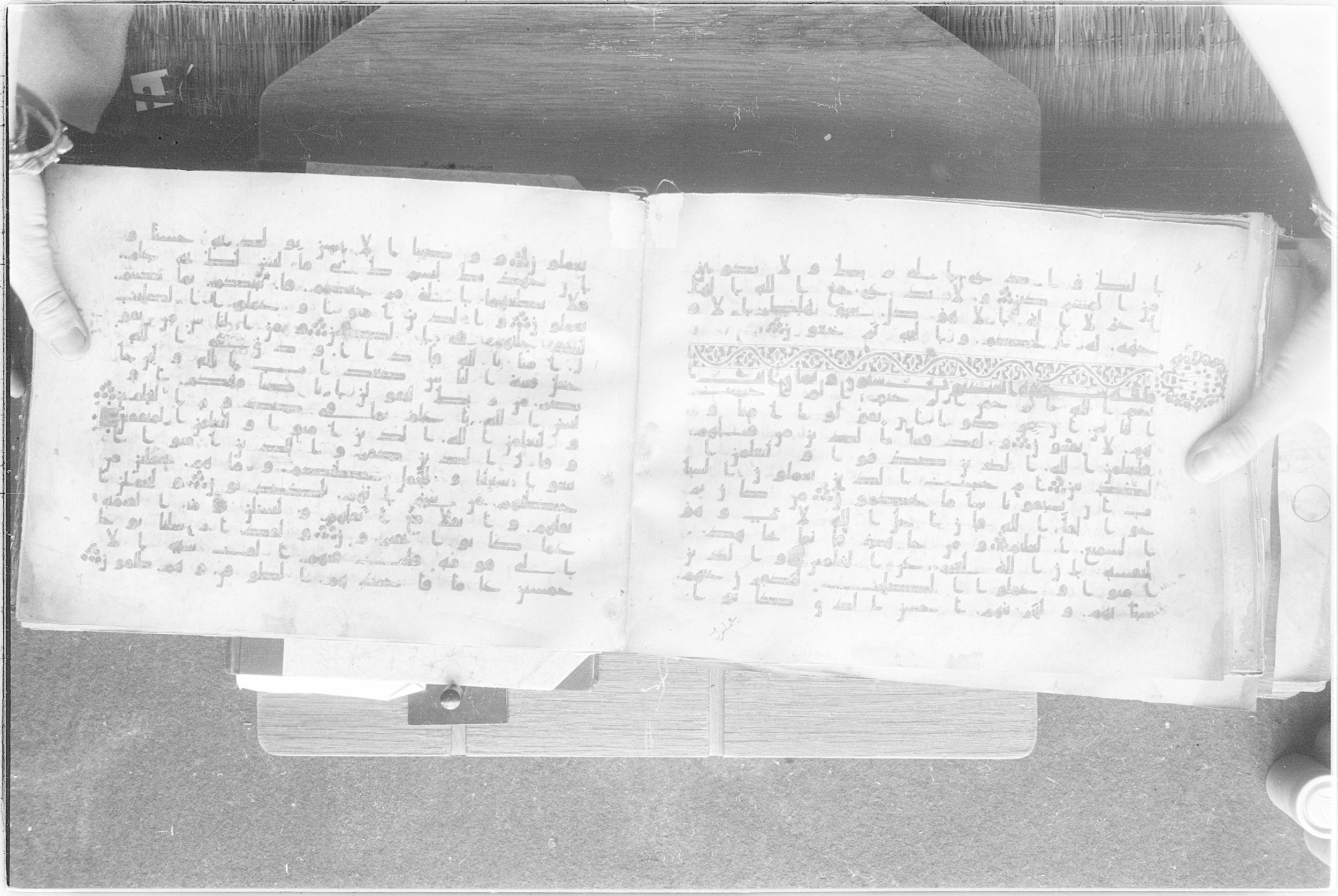 Meknes, Private library of Sherif ʿAbdarraḥmān b. Zīdān, no call number (Scan 2), in kūfī (type C.I) script, showing Surah 29:3 from 8th Century AD found in Meknes, Morocco, currently housed at Private library of Sherif ʿAbdarraḥmān b. Zīdān, Meknes (with fragments in Rabat, Kuwait, and private collections)