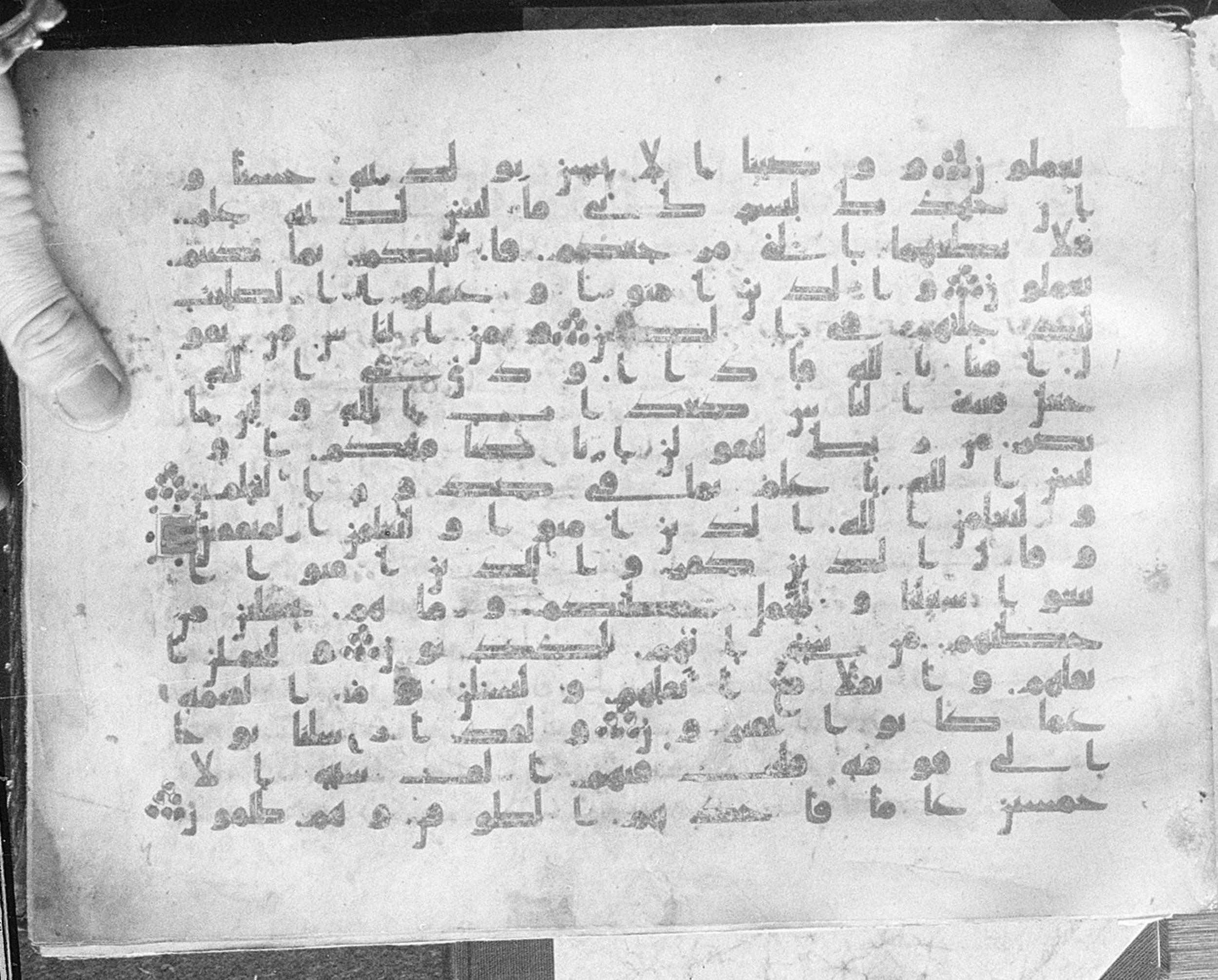Meknes, Private library of Sherif ʿAbdarraḥmān b. Zīdān, no call number (Scan 3), in kūfī (type C.I) script, showing Surah 29:7 from 8th Century AD found in Meknes, Morocco, currently housed at Private library of Sherif ʿAbdarraḥmān b. Zīdān, Meknes (with fragments in Rabat, Kuwait, and private collections)