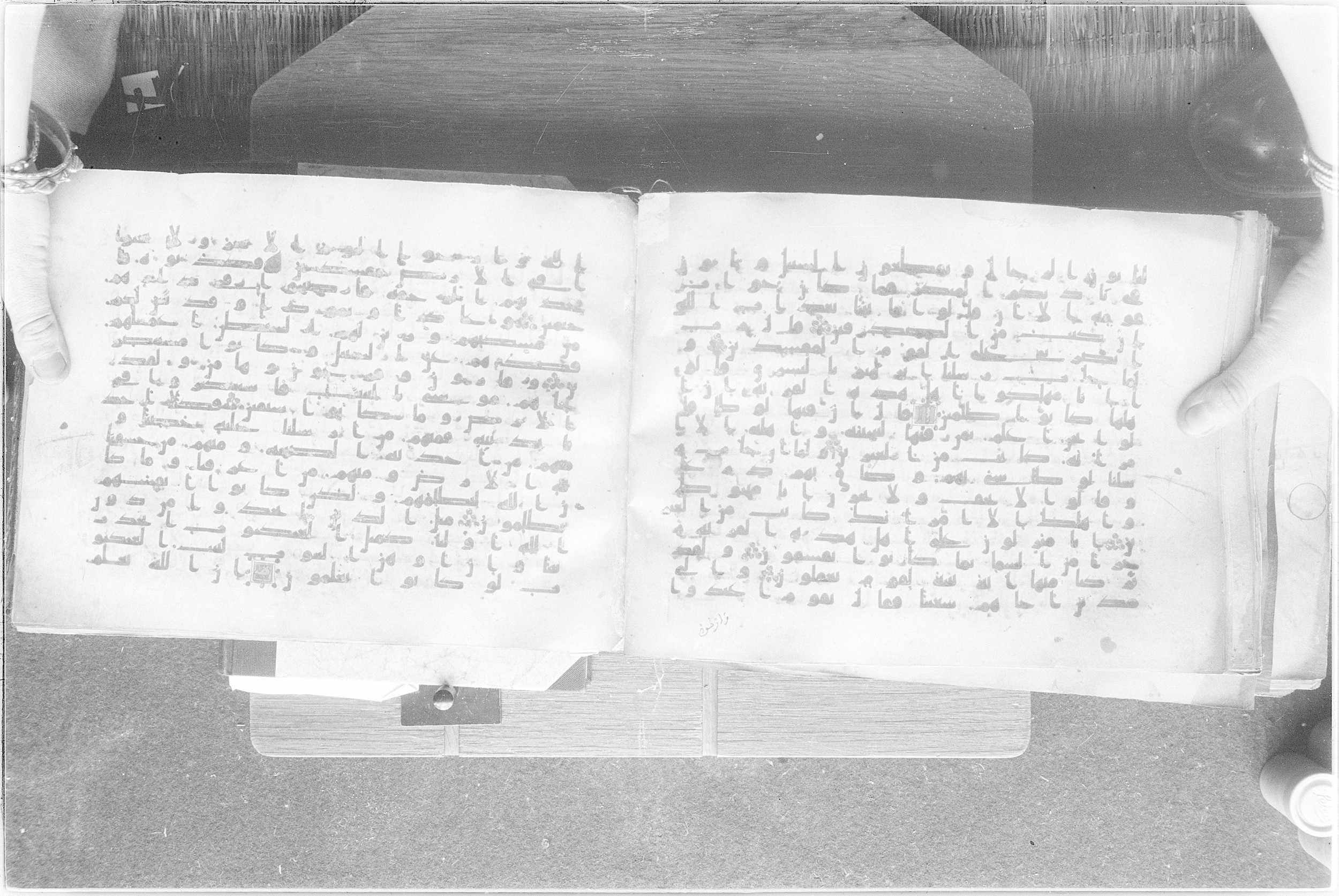 Meknes, Private library of Sherif ʿAbdarraḥmān b. Zīdān, no call number (Scan 2), in kūfī (type C.I) script, showing Surah 29:32 from 8th Century AD found in Meknes, Morocco, currently housed at Private library of Sherif ʿAbdarraḥmān b. Zīdān, Meknes (with fragments in Rabat, Kuwait, and private collections)