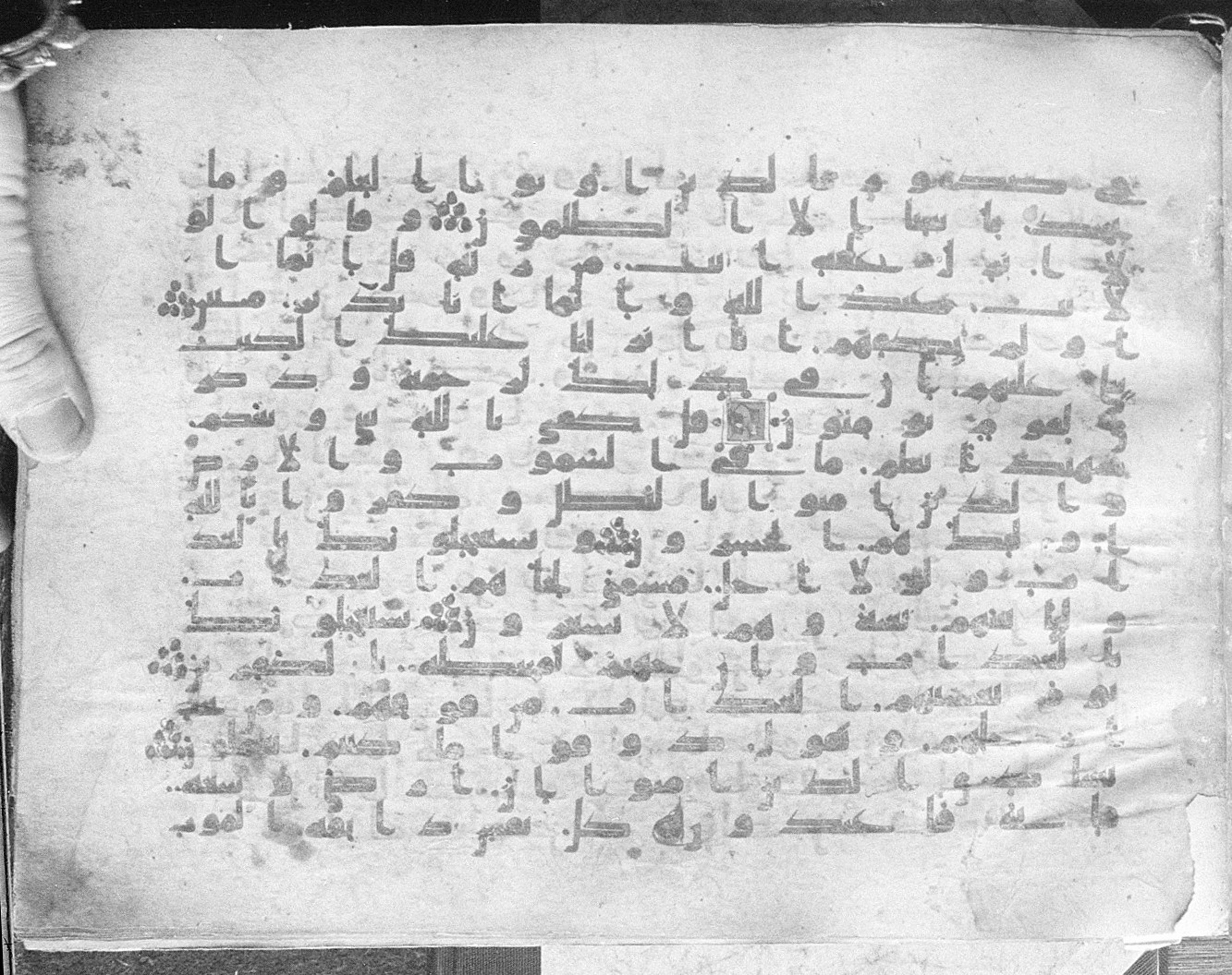 Meknes, Private library of Sherif ʿAbdarraḥmān b. Zīdān, no call number (Scan 3), in kūfī (type C.I) script, showing Surah 29:49 from 8th Century AD found in Meknes, Morocco, currently housed at Private library of Sherif ʿAbdarraḥmān b. Zīdān, Meknes (with fragments in Rabat, Kuwait, and private collections)