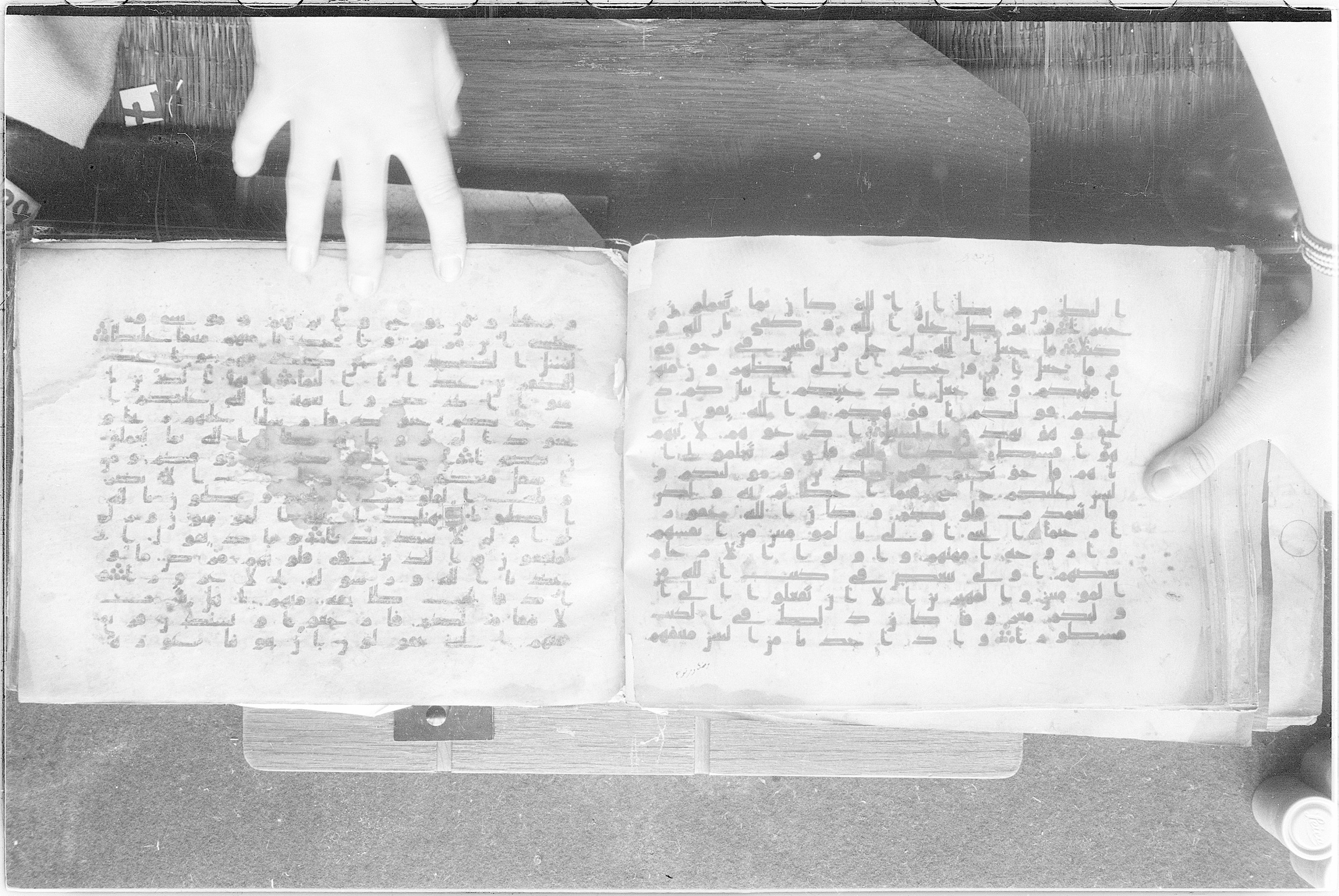 Meknes, Private library of Sherif ʿAbdarraḥmān b. Zīdān, no call number (Scan 3), in kūfī (type C.I) script, showing Surah 33:2 from 8th Century AD found in Meknes, Morocco, currently housed at Private library of Sherif ʿAbdarraḥmān b. Zīdān, Meknes (with fragments in Rabat, Kuwait, and private collections)