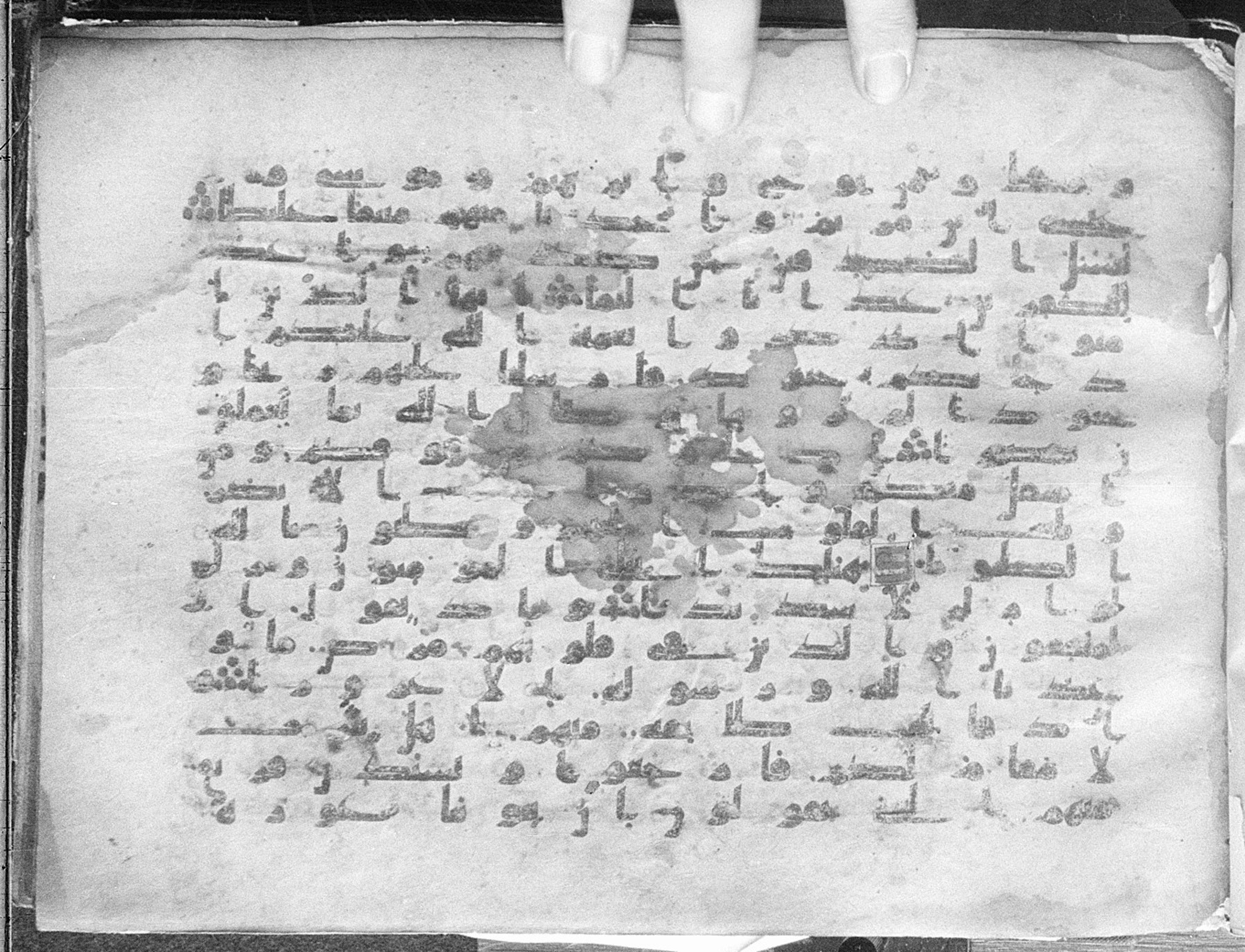 Meknes, Private library of Sherif ʿAbdarraḥmān b. Zīdān, no call number (Scan 1), in kūfī (type C.I) script, showing Surah 33:13 from 8th Century AD found in Meknes, Morocco, currently housed at Private library of Sherif ʿAbdarraḥmān b. Zīdān, Meknes (with fragments in Rabat, Kuwait, and private collections)