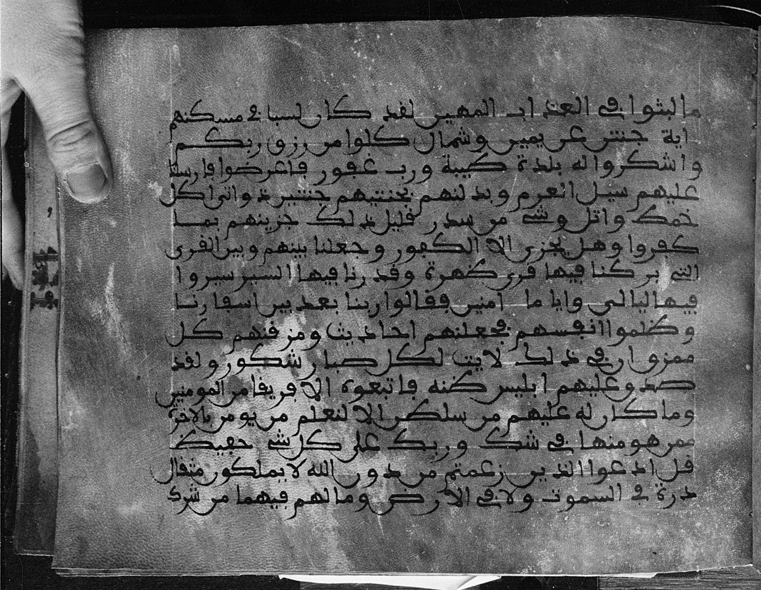 Meknes, Private library of Sherif ʿAbdarraḥmān b. Zīdān, no call number (Scan 1), in kūfī (type C.I) script, showing Surah 34:22 from 8th Century AD found in Meknes, Morocco, currently housed at Private library of Sherif ʿAbdarraḥmān b. Zīdān, Meknes (with fragments in Rabat, Kuwait, and private collections)