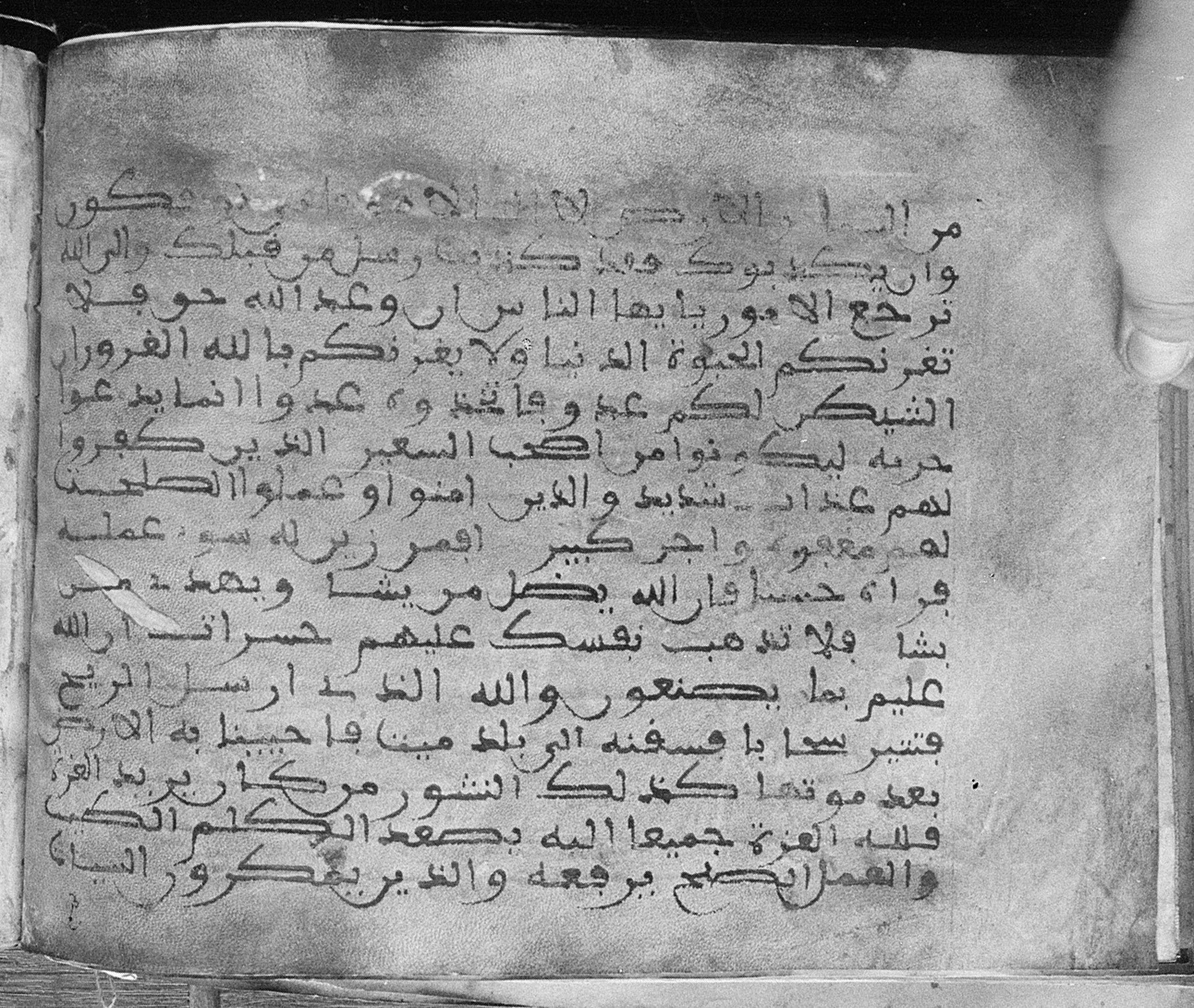 Meknes, Private library of Sherif ʿAbdarraḥmān b. Zīdān, no call number (Scan 1), in kūfī (type C.I) script, showing Surah 35:4 from 8th Century AD found in Meknes, Morocco, currently housed at Private library of Sherif ʿAbdarraḥmān b. Zīdān, Meknes (with fragments in Rabat, Kuwait, and private collections)