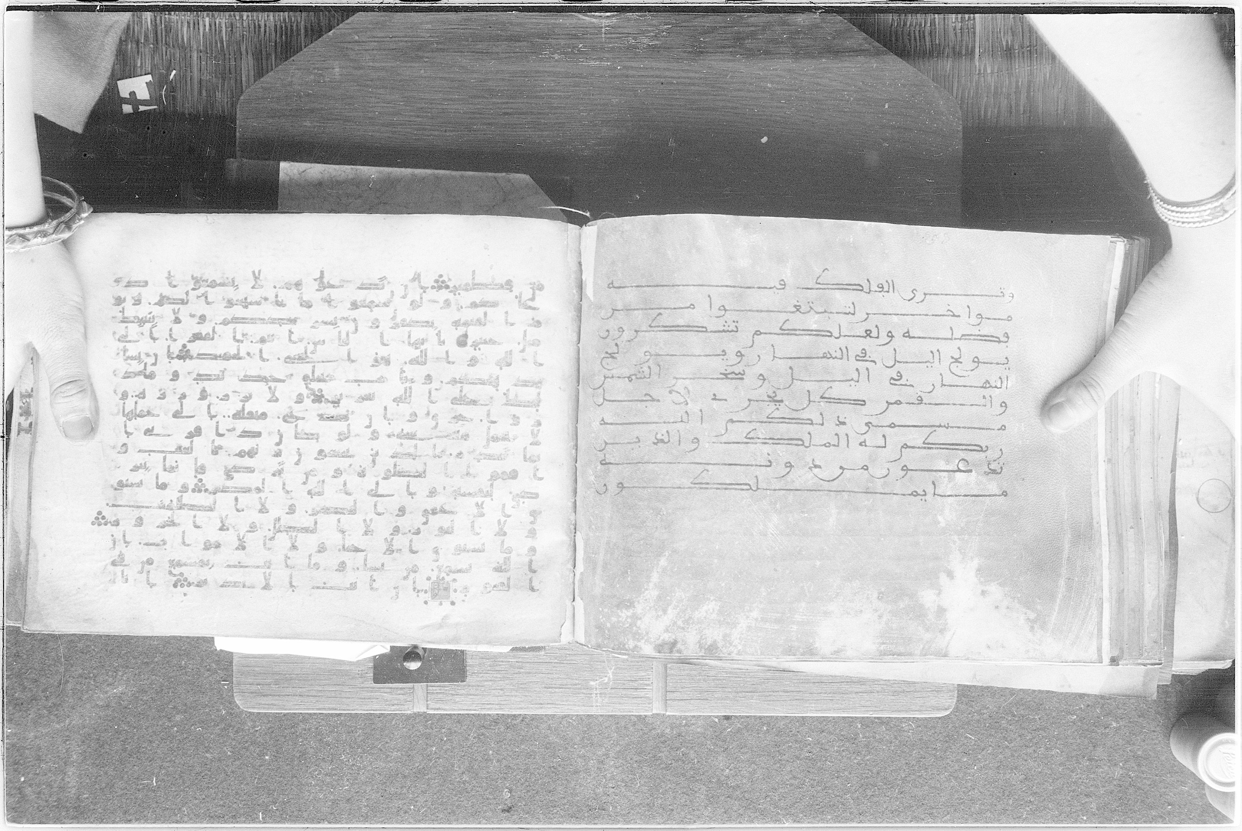 Meknes, Private library of Sherif ʿAbdarraḥmān b. Zīdān, no call number (Scan 3), in kūfī (type C.I) script, showing Surah 35:12 from 8th Century AD found in Meknes, Morocco, currently housed at Private library of Sherif ʿAbdarraḥmān b. Zīdān, Meknes (with fragments in Rabat, Kuwait, and private collections)