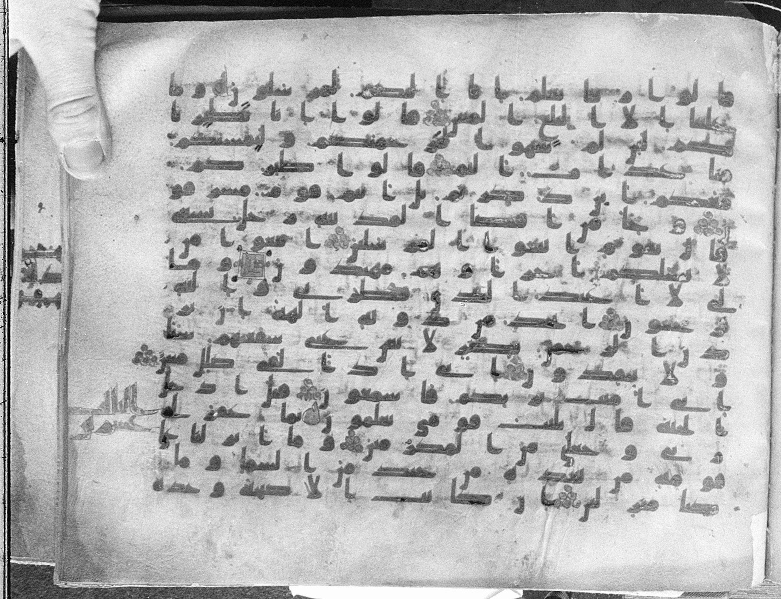 Meknes, Private library of Sherif ʿAbdarraḥmān b. Zīdān, no call number, in kūfī (type C.I) script, showing Surah 36:22 from 8th Century AD found in Meknes, Morocco, currently housed at Private library of Sherif ʿAbdarraḥmān b. Zīdān, Meknes (with fragments in Rabat, Kuwait, and private collections)