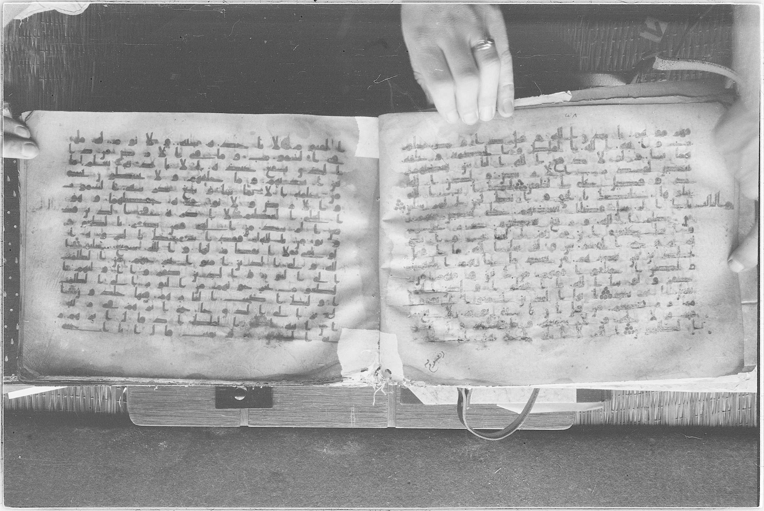 Meknes, Private library of Sherif ʿAbdarraḥmān b. Zīdān, no call number (Scan 2), in kūfī (type C.I) script, showing Surah 2:255 from 8th Century AD found in Meknes, Morocco, currently housed at Private library of Sherif ʿAbdarraḥmān b. Zīdān, Meknes (with fragments in Rabat, Kuwait, and private collections)