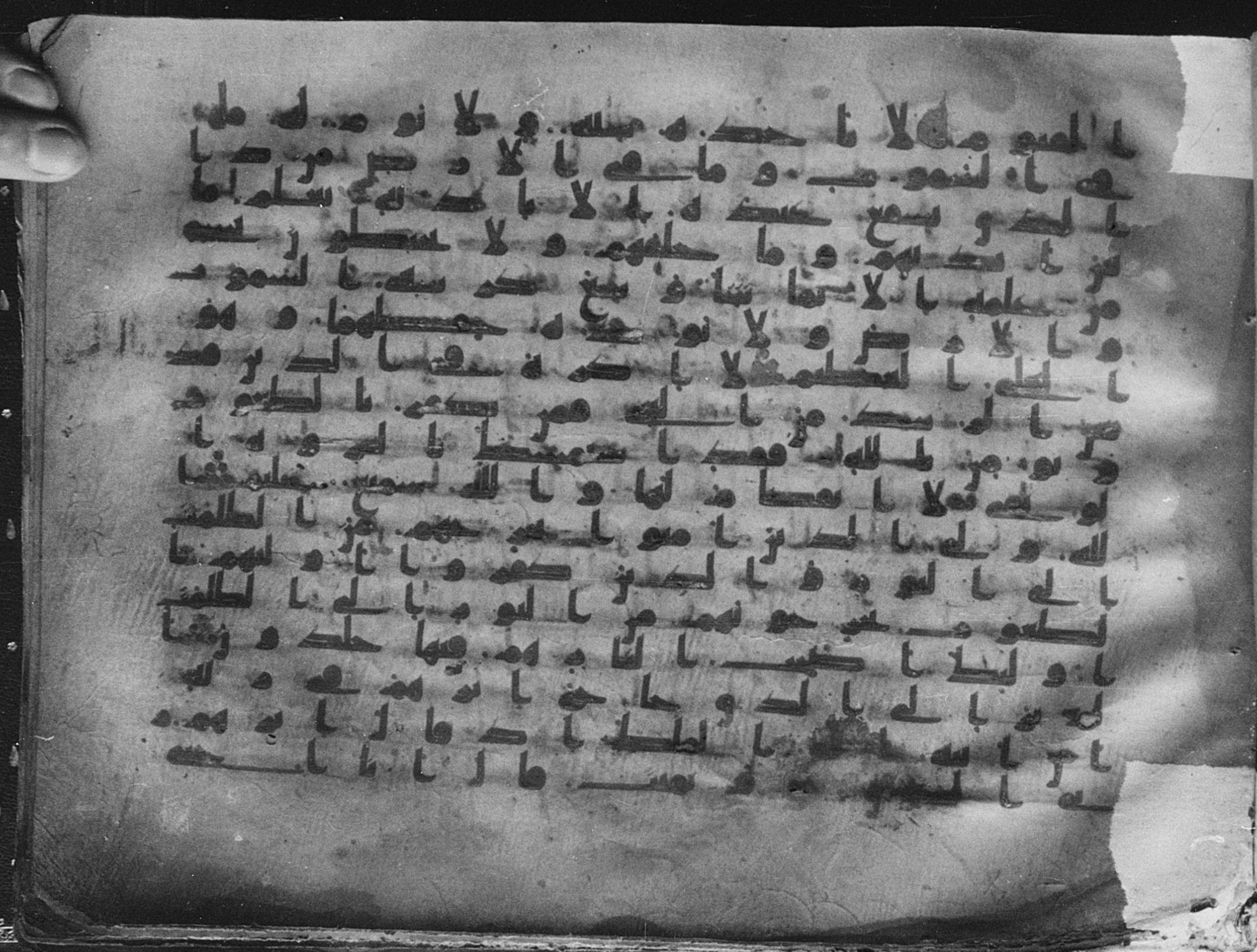 Meknes, Private library of Sherif ʿAbdarraḥmān b. Zīdān, no call number (Scan 3), in kūfī (type C.I) script, showing Surah 2:255 from 8th Century AD found in Meknes, Morocco, currently housed at Private library of Sherif ʿAbdarraḥmān b. Zīdān, Meknes (with fragments in Rabat, Kuwait, and private collections)