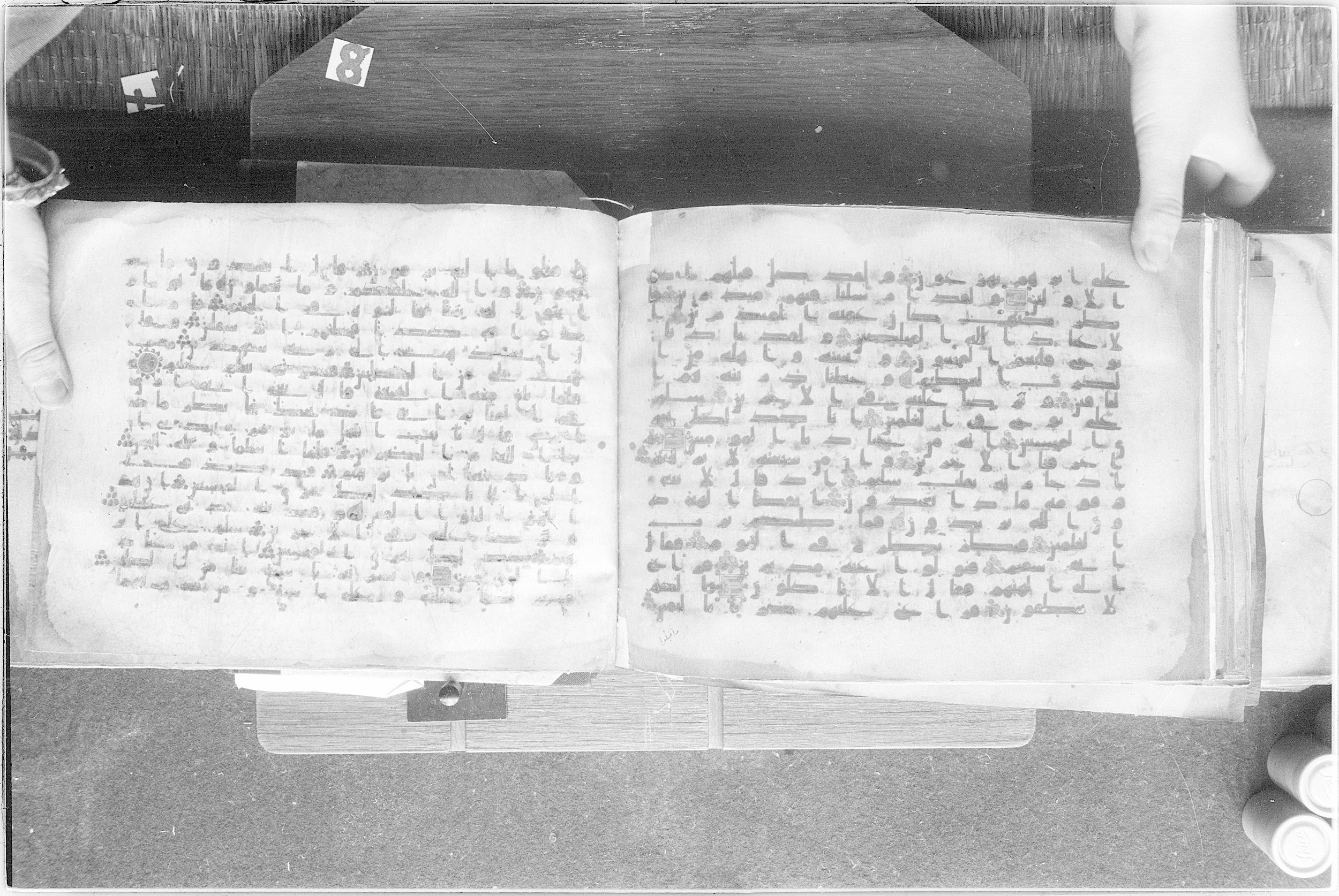 Meknes, Private library of Sherif ʿAbdarraḥmān b. Zīdān, no call number (Scan 2), in kūfī (type C.I) script, showing Surah 37:71 from 8th Century AD found in Meknes, Morocco, currently housed at Private library of Sherif ʿAbdarraḥmān b. Zīdān, Meknes (with fragments in Rabat, Kuwait, and private collections)