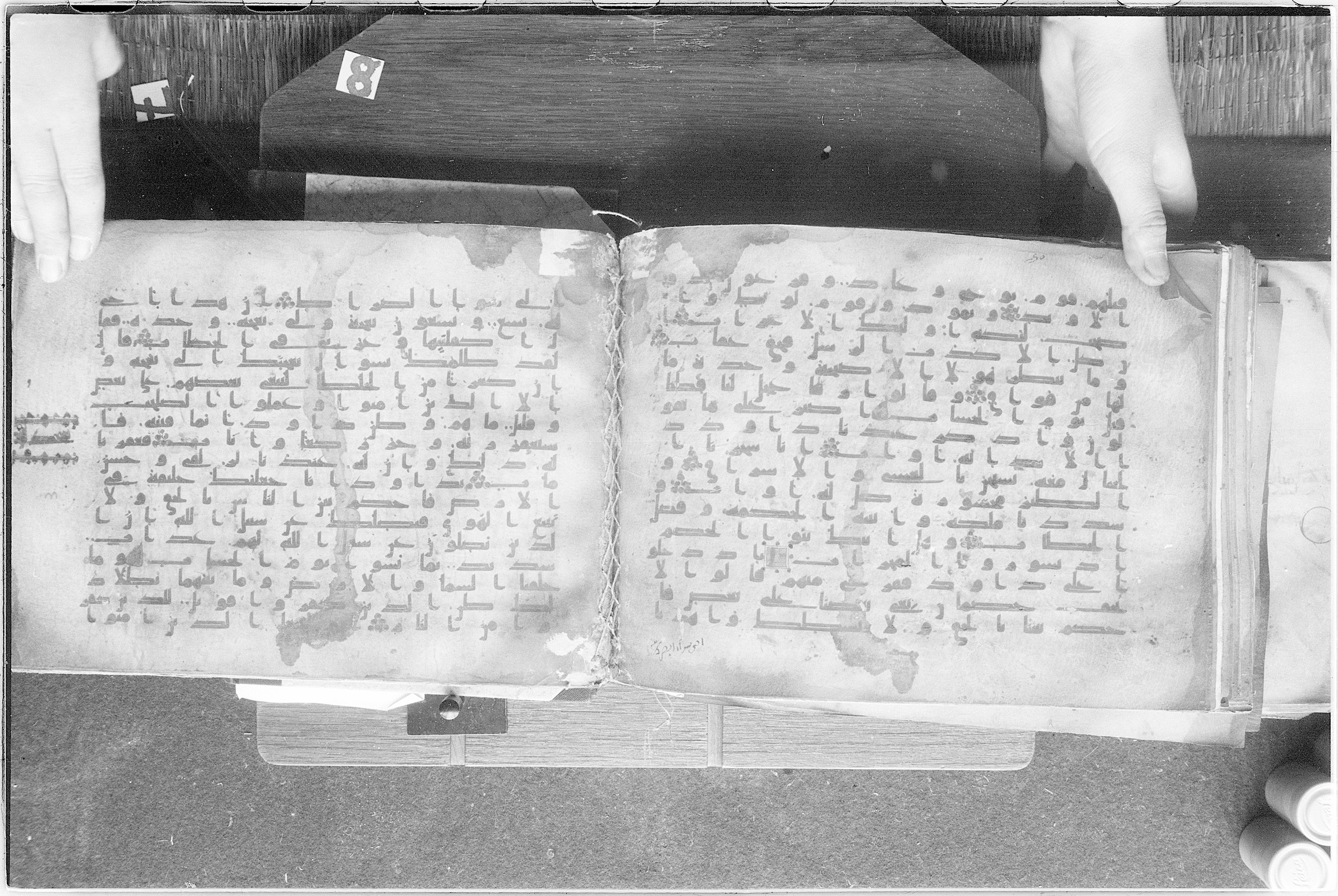 Meknes, Private library of Sherif ʿAbdarraḥmān b. Zīdān, no call number (Scan 2), in kūfī (type C.I) script, showing Surah 38:21 from 8th Century AD found in Meknes, Morocco, currently housed at Private library of Sherif ʿAbdarraḥmān b. Zīdān, Meknes (with fragments in Rabat, Kuwait, and private collections)