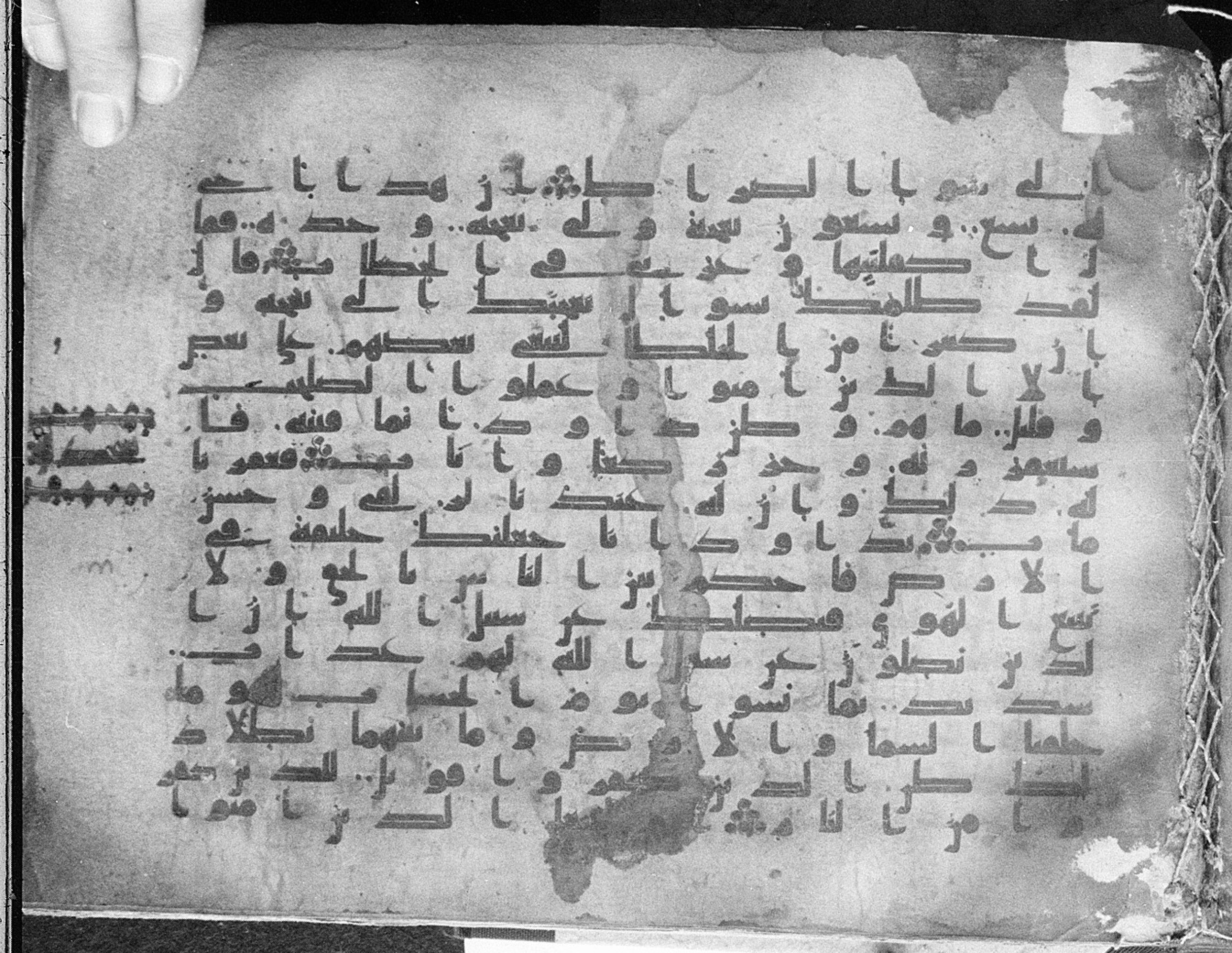 Meknes, Private library of Sherif ʿAbdarraḥmān b. Zīdān, no call number (Scan 3), in kūfī (type C.I) script, showing Surah 38:22 from 8th Century AD found in Meknes, Morocco, currently housed at Private library of Sherif ʿAbdarraḥmān b. Zīdān, Meknes (with fragments in Rabat, Kuwait, and private collections)