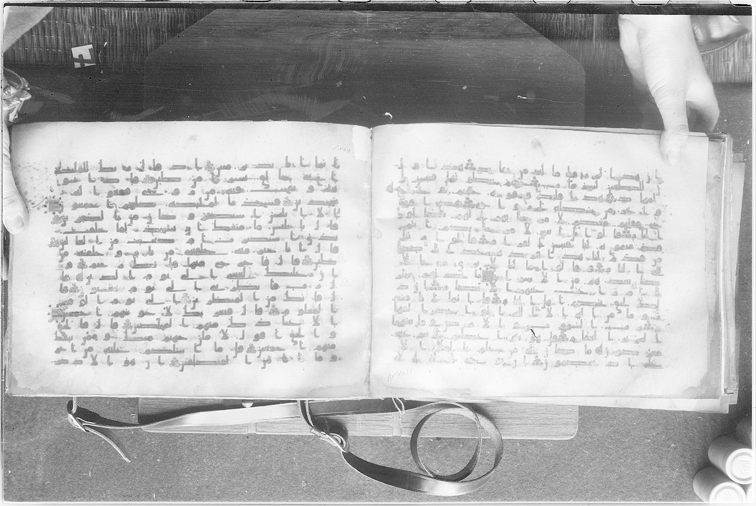 Meknes, Private library of Sherif ʿAbdarraḥmān b. Zīdān, no call number (Scan 2), in kūfī (type C.I) script, showing Surah 38:63 from 8th Century AD found in Meknes, Morocco, currently housed at Private library of Sherif ʿAbdarraḥmān b. Zīdān, Meknes (with fragments in Rabat, Kuwait, and private collections)