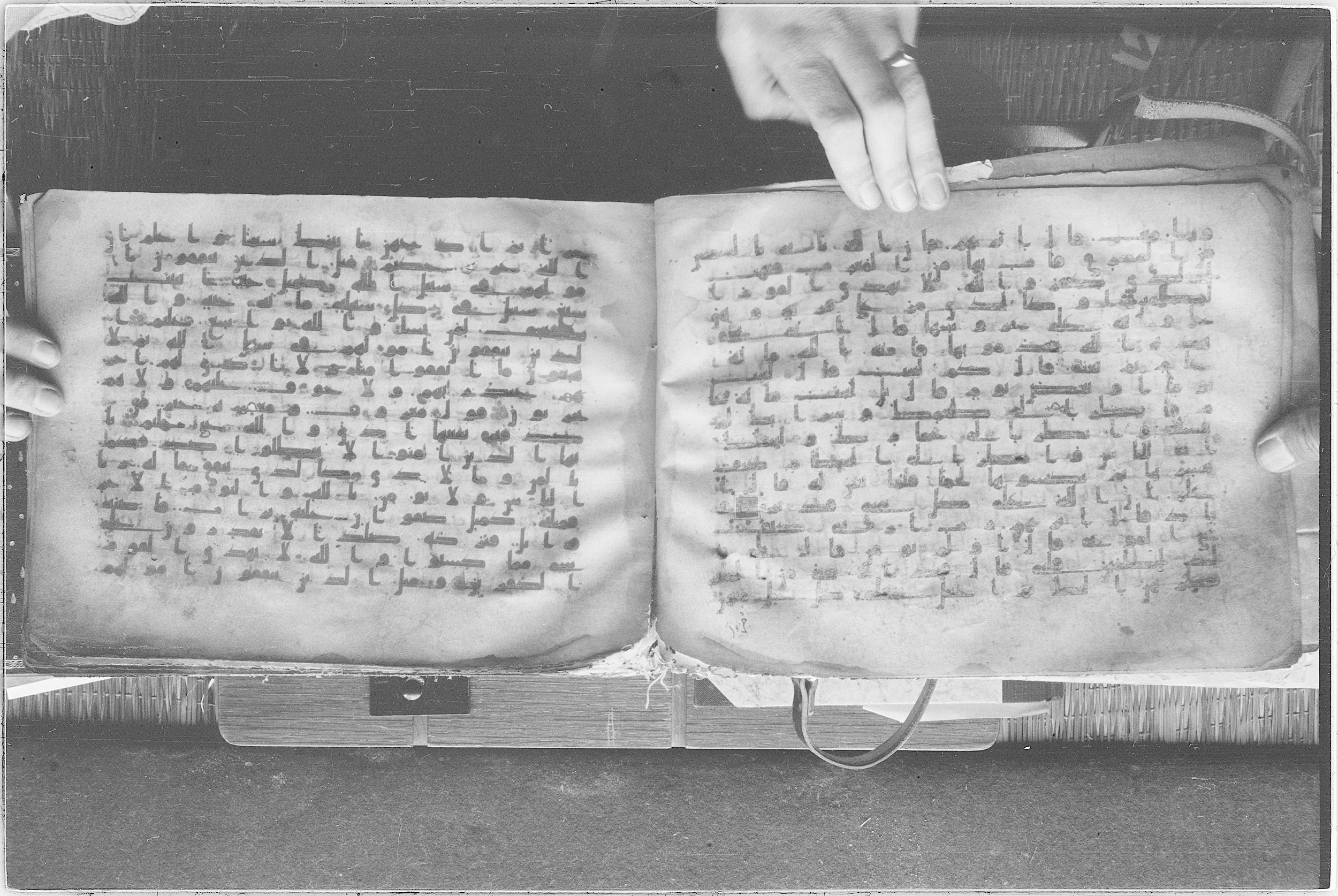 Meknes, Private library of Sherif ʿAbdarraḥmān b. Zīdān, no call number (Scan 2), in kūfī (type C.I) script, showing Surah 2:259 from 8th Century AD found in Meknes, Morocco, currently housed at Private library of Sherif ʿAbdarraḥmān b. Zīdān, Meknes (with fragments in Rabat, Kuwait, and private collections)