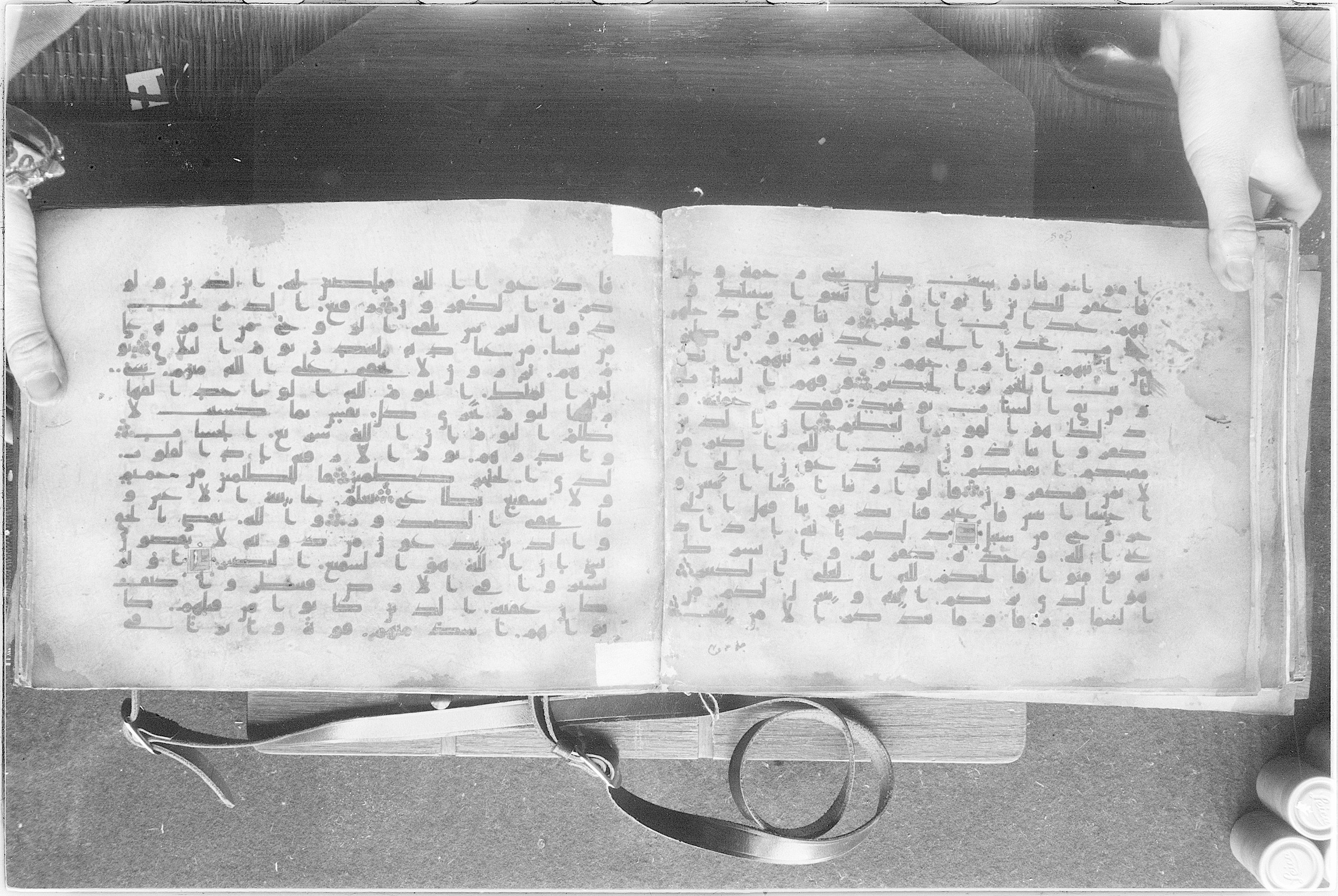Meknes, Private library of Sherif ʿAbdarraḥmān b. Zīdān, no call number (Scan 2), in kūfī (type C.I) script, showing Surah 40:13 from 8th Century AD found in Meknes, Morocco, currently housed at Private library of Sherif ʿAbdarraḥmān b. Zīdān, Meknes (with fragments in Rabat, Kuwait, and private collections)