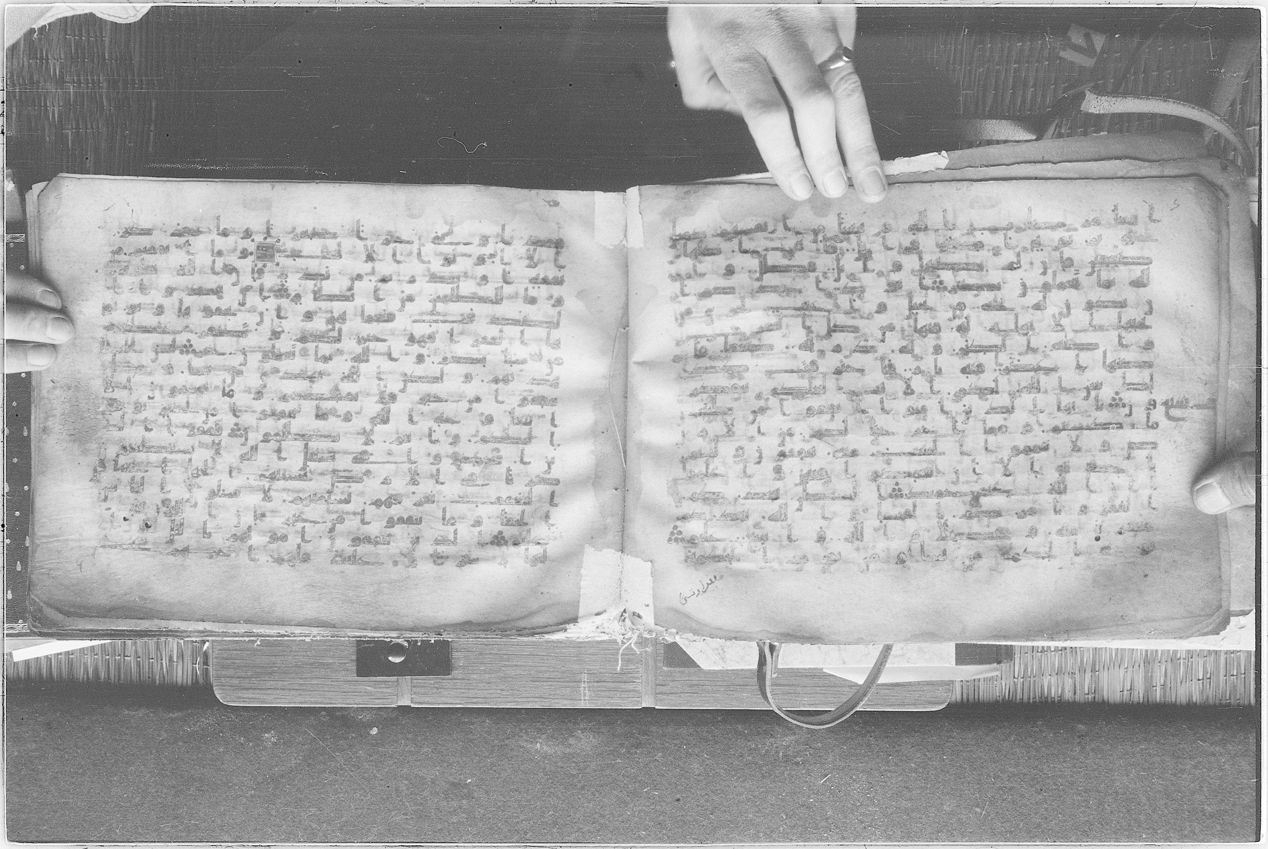 Meknes, Private library of Sherif ʿAbdarraḥmān b. Zīdān, no call number (Scan 2), in kūfī (type C.I) script, showing Surah 2:267 from 8th Century AD found in Meknes, Morocco, currently housed at Private library of Sherif ʿAbdarraḥmān b. Zīdān, Meknes (with fragments in Rabat, Kuwait, and private collections)