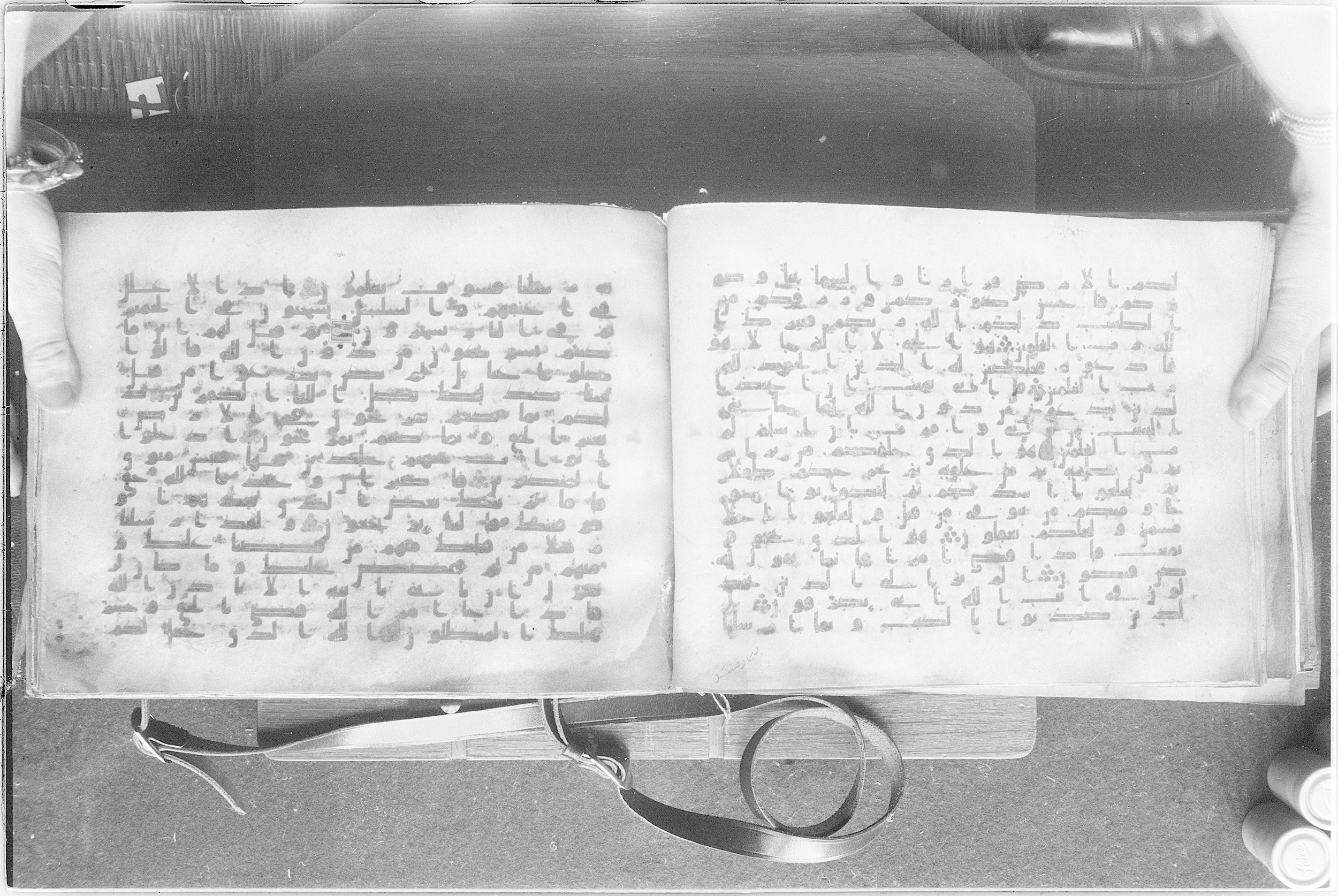 Meknes, Private library of Sherif ʿAbdarraḥmān b. Zīdān, no call number (Scan 3), in kūfī (type C.I) script, showing Surah 40:64 from 8th Century AD found in Meknes, Morocco, currently housed at Private library of Sherif ʿAbdarraḥmān b. Zīdān, Meknes (with fragments in Rabat, Kuwait, and private collections)