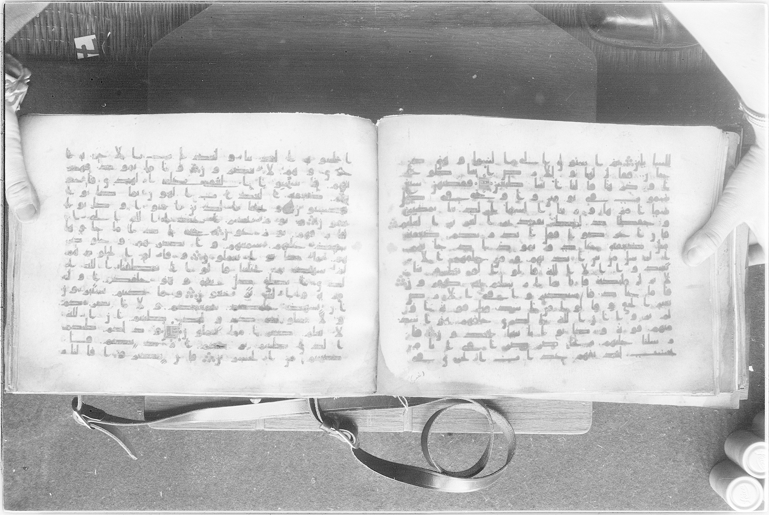 Meknes, Private library of Sherif ʿAbdarraḥmān b. Zīdān, no call number (Scan 2), in kūfī (type C.I) script, showing Surah 41:13 from 8th Century AD found in Meknes, Morocco, currently housed at Private library of Sherif ʿAbdarraḥmān b. Zīdān, Meknes (with fragments in Rabat, Kuwait, and private collections)