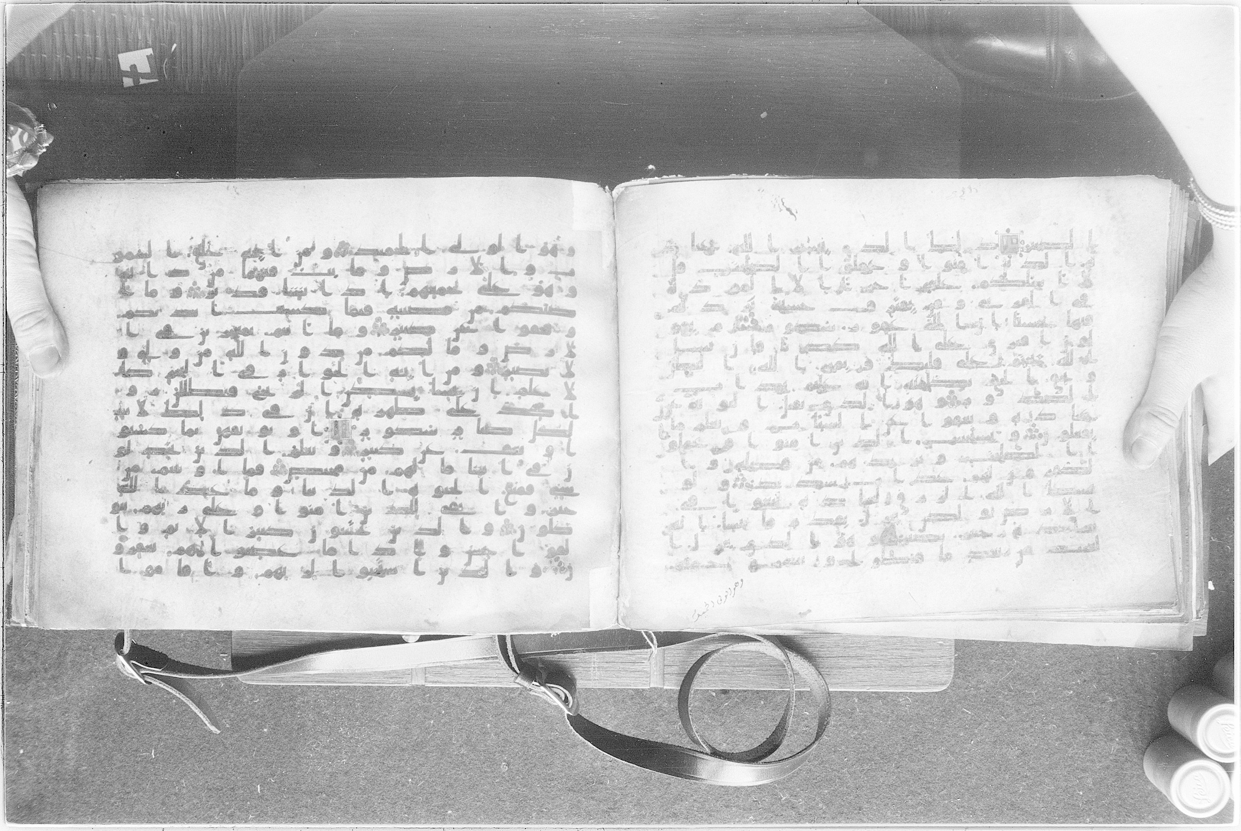 Meknes, Private library of Sherif ʿAbdarraḥmān b. Zīdān, no call number (Scan 2), in kūfī (type C.I) script, showing Surah 42:23 from 8th Century AD found in Meknes, Morocco, currently housed at Private library of Sherif ʿAbdarraḥmān b. Zīdān, Meknes (with fragments in Rabat, Kuwait, and private collections)