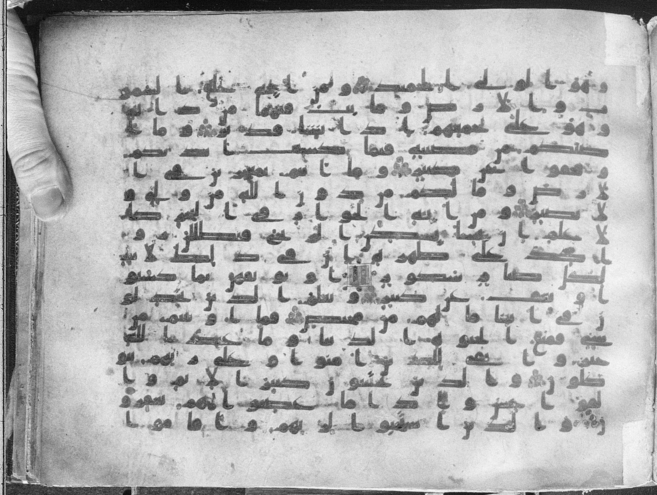 Meknes, Private library of Sherif ʿAbdarraḥmān b. Zīdān, no call number, in kūfī (type C.I) script, showing Surah 42:32 from 8th Century AD found in Meknes, Morocco, currently housed at Private library of Sherif ʿAbdarraḥmān b. Zīdān, Meknes (with fragments in Rabat, Kuwait, and private collections)