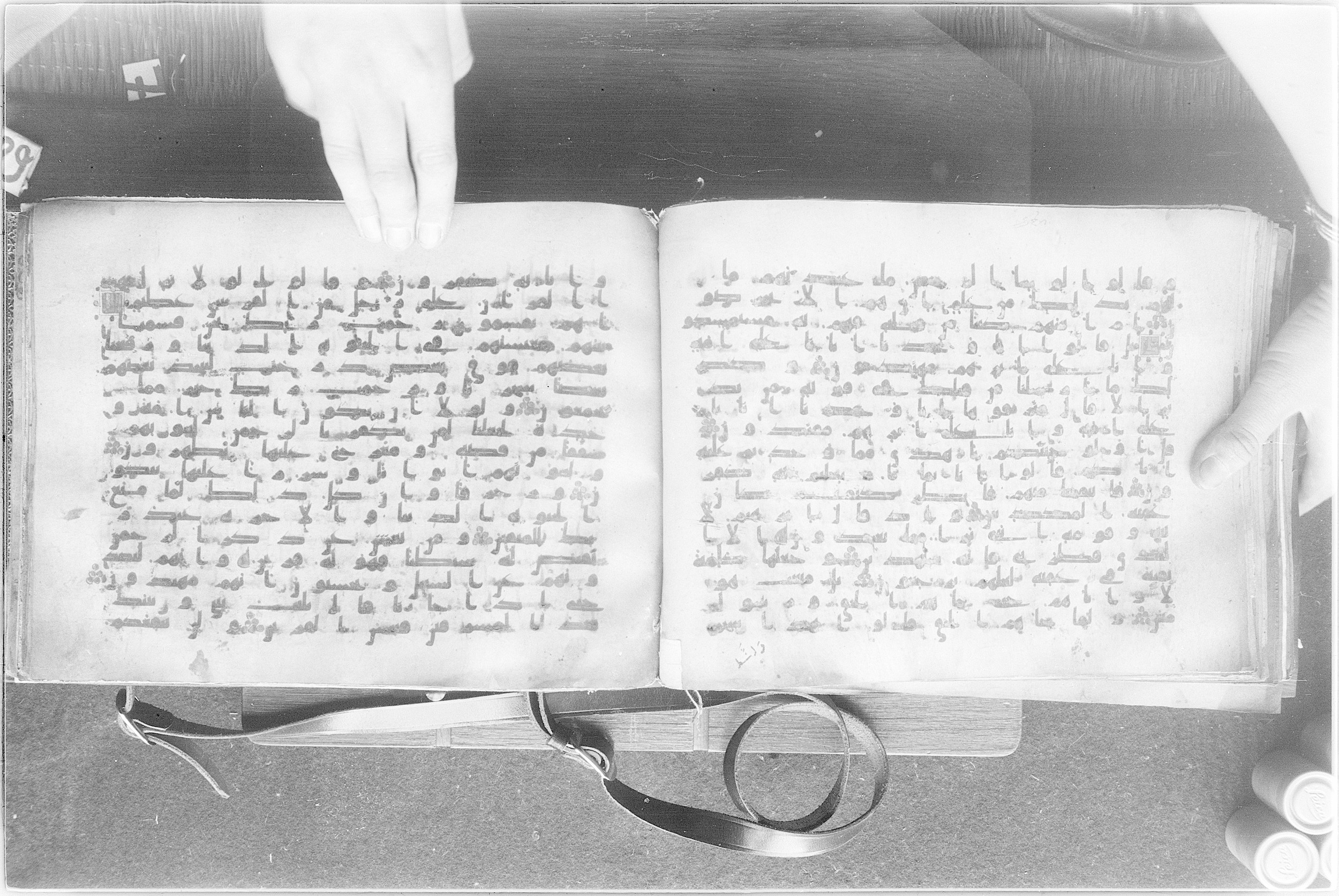 Meknes, Private library of Sherif ʿAbdarraḥmān b. Zīdān, no call number (Scan 2), in kūfī (type C.I) script, showing Surah 43:21 from 8th Century AD found in Meknes, Morocco, currently housed at Private library of Sherif ʿAbdarraḥmān b. Zīdān, Meknes (with fragments in Rabat, Kuwait, and private collections)