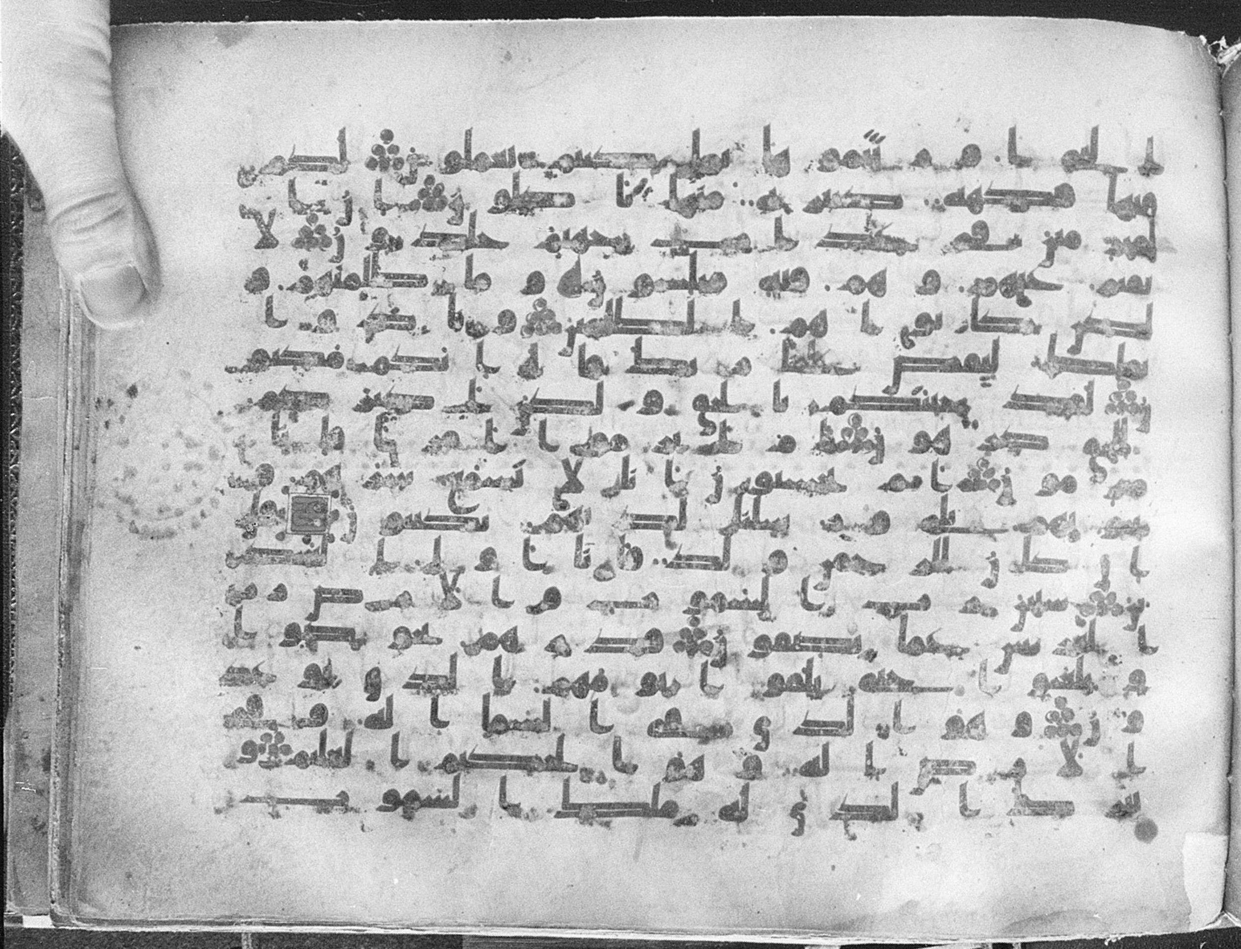 Meknes, Private library of Sherif ʿAbdarraḥmān b. Zīdān, no call number, in kūfī (type C.I) script, showing Surah 43:76 from 8th Century AD found in Meknes, Morocco, currently housed at Private library of Sherif ʿAbdarraḥmān b. Zīdān, Meknes (with fragments in Rabat, Kuwait, and private collections)