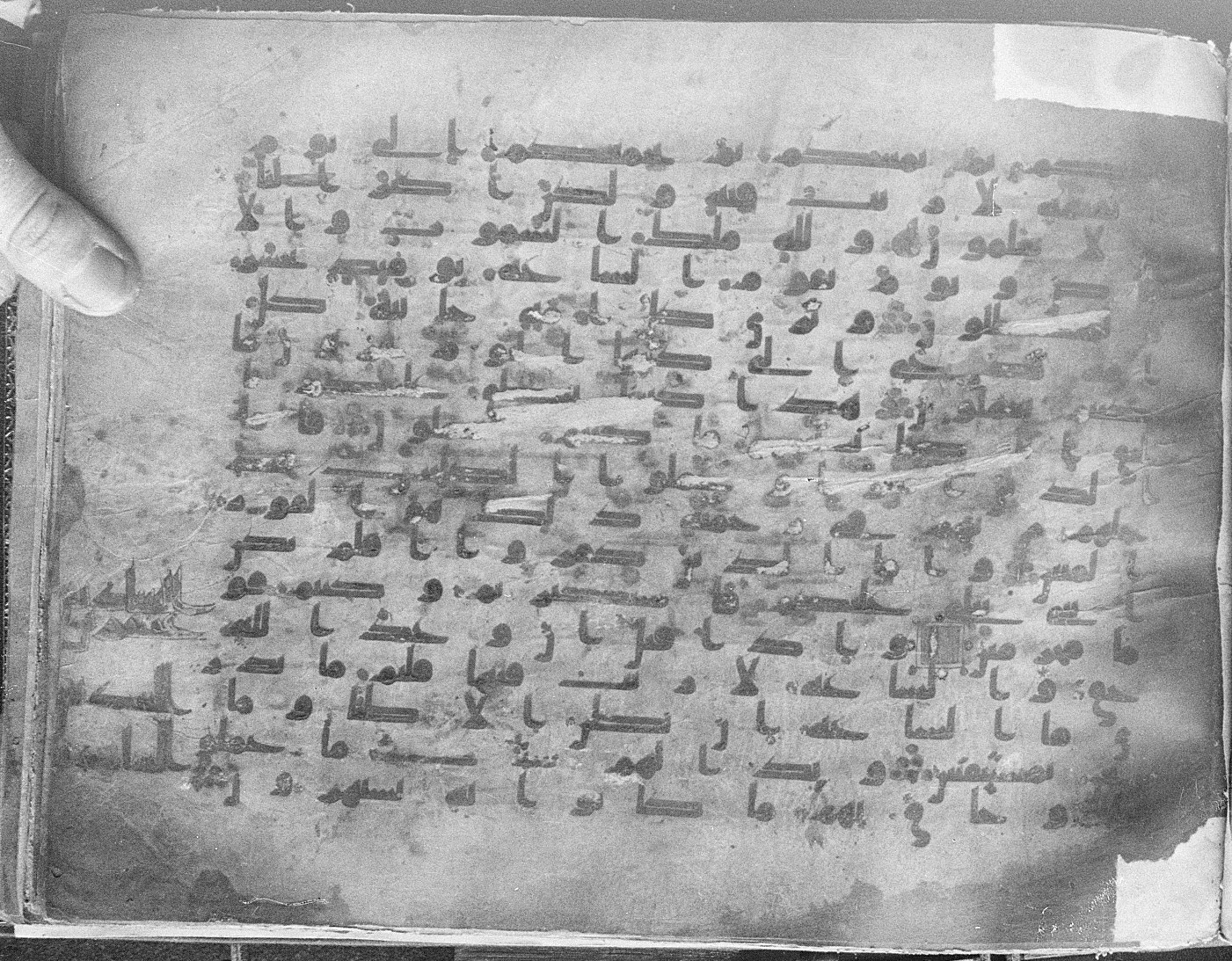Meknes, Private library of Sherif ʿAbdarraḥmān b. Zīdān, no call number, in kūfī (type C.I) script, showing Surah 45:32 from 8th Century AD found in Meknes, Morocco, currently housed at Private library of Sherif ʿAbdarraḥmān b. Zīdān, Meknes (with fragments in Rabat, Kuwait, and private collections)