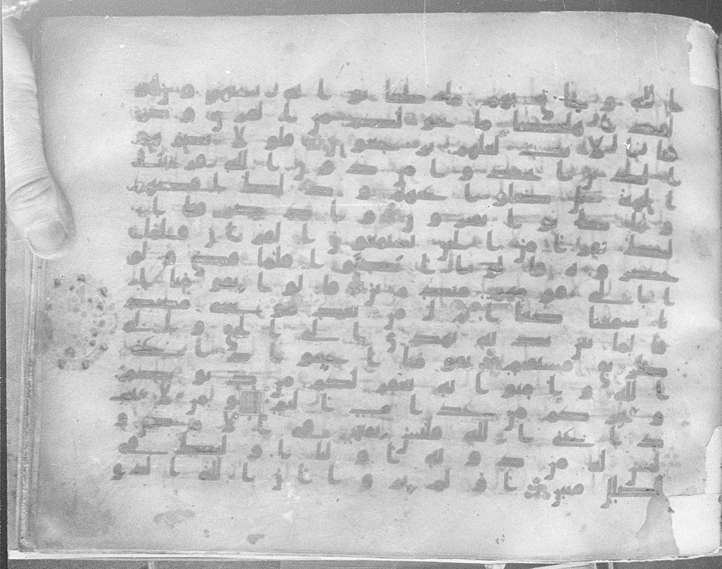 Meknes, Private library of Sherif ʿAbdarraḥmān b. Zīdān, no call number, in kūfī (type C.I) script, showing Surah 46:32 from 8th Century AD found in Meknes, Morocco, currently housed at Private library of Sherif ʿAbdarraḥmān b. Zīdān, Meknes (with fragments in Rabat, Kuwait, and private collections)