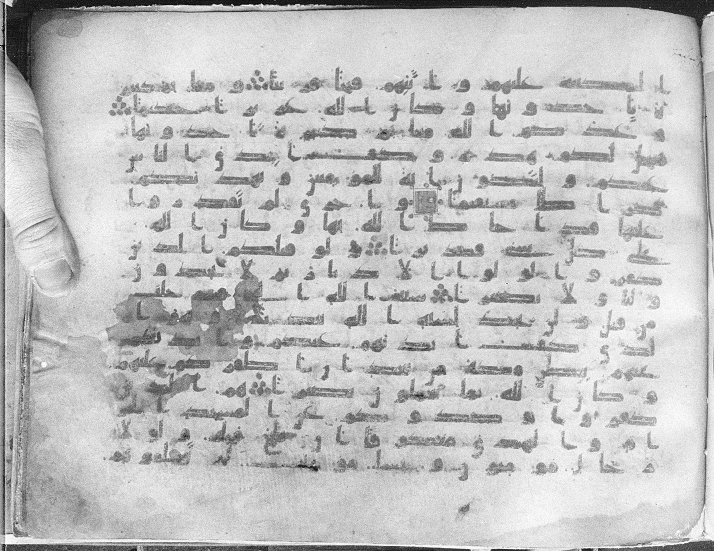 Meknes, Private library of Sherif ʿAbdarraḥmān b. Zīdān, no call number, in kūfī (type C.I) script, showing Surah 48:21 from 8th Century AD found in Meknes, Morocco, currently housed at Private library of Sherif ʿAbdarraḥmān b. Zīdān, Meknes (with fragments in Rabat, Kuwait, and private collections)